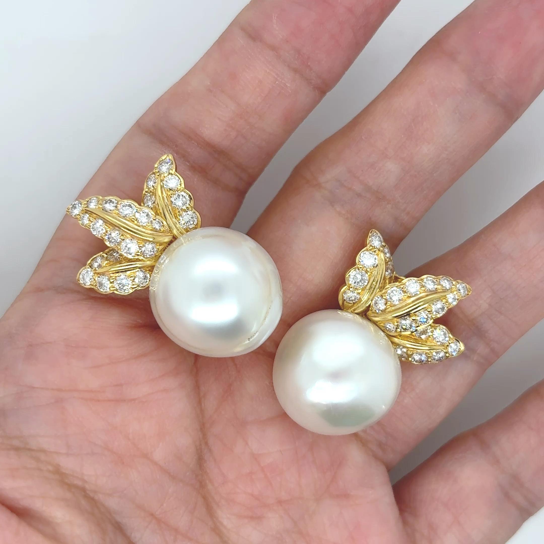 Fermagli per orecchie con diamanti in oro giallo 18k con perle barocche dei mari del sud in vendita 3