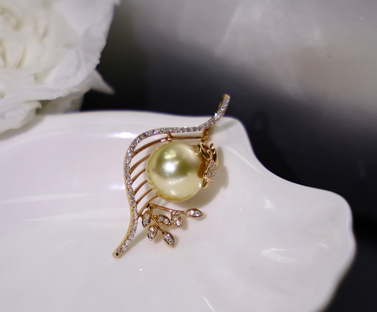 Modern 18K Yellow Gold South Sea Golden Pearl & Diamond Harp Pendant Necklace For Sale