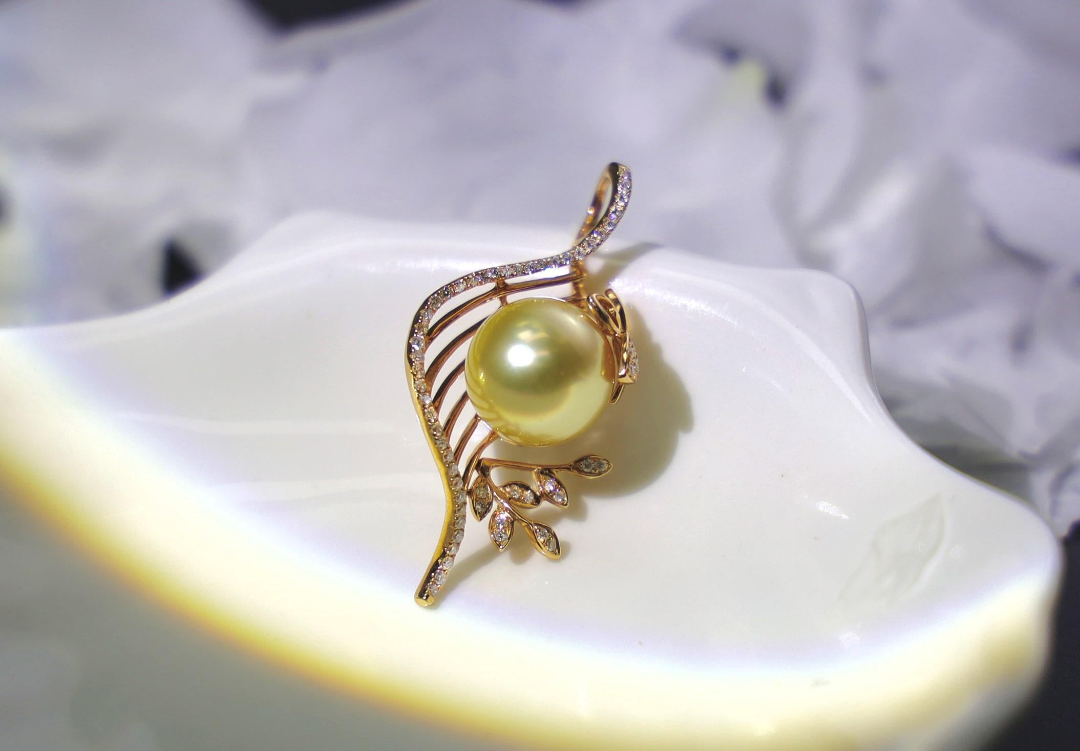 Women's or Men's 18K Yellow Gold South Sea Golden Pearl & Diamond Harp Pendant Necklace For Sale