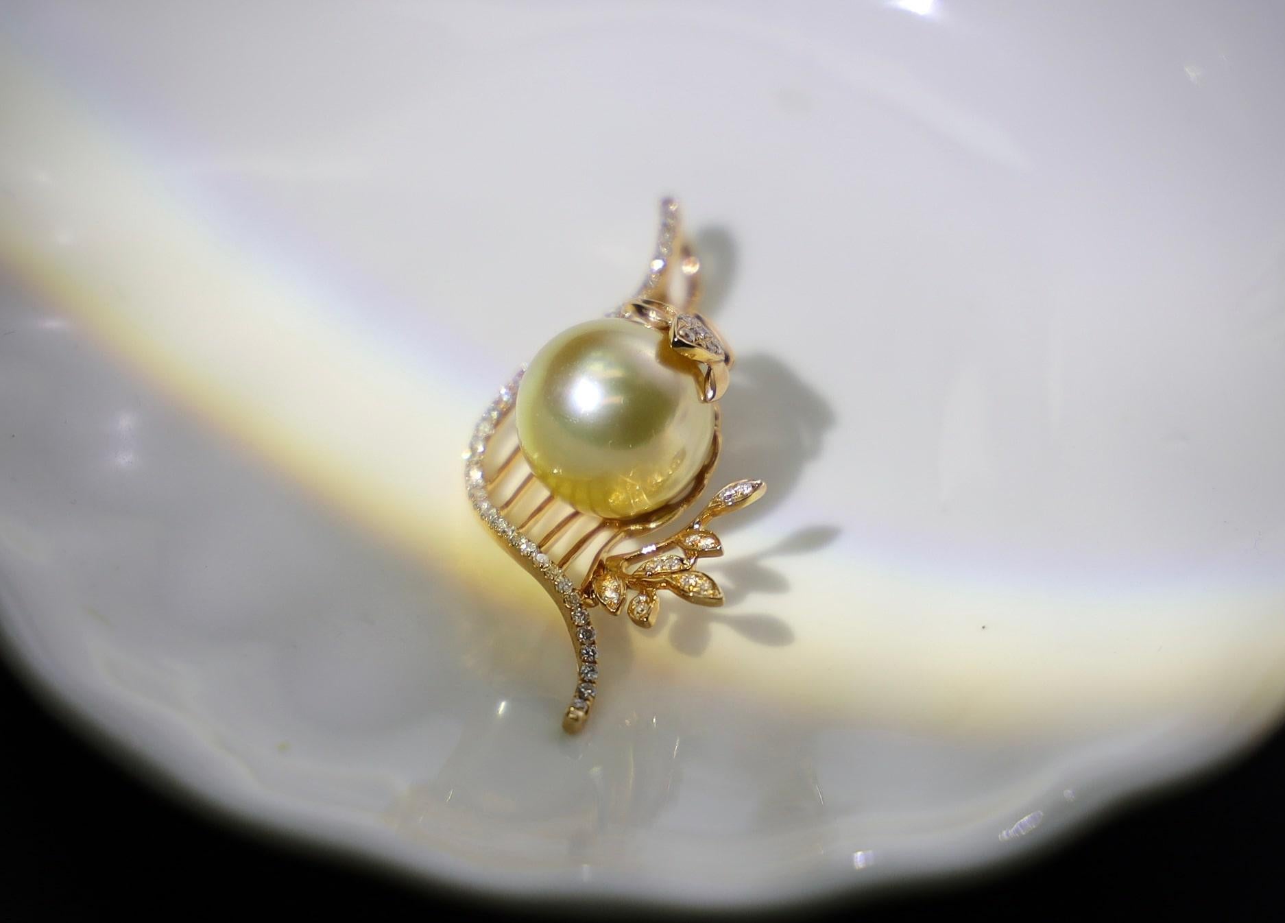 18K Yellow Gold South Sea Golden Pearl & Diamond Harp Pendant Necklace For Sale 1