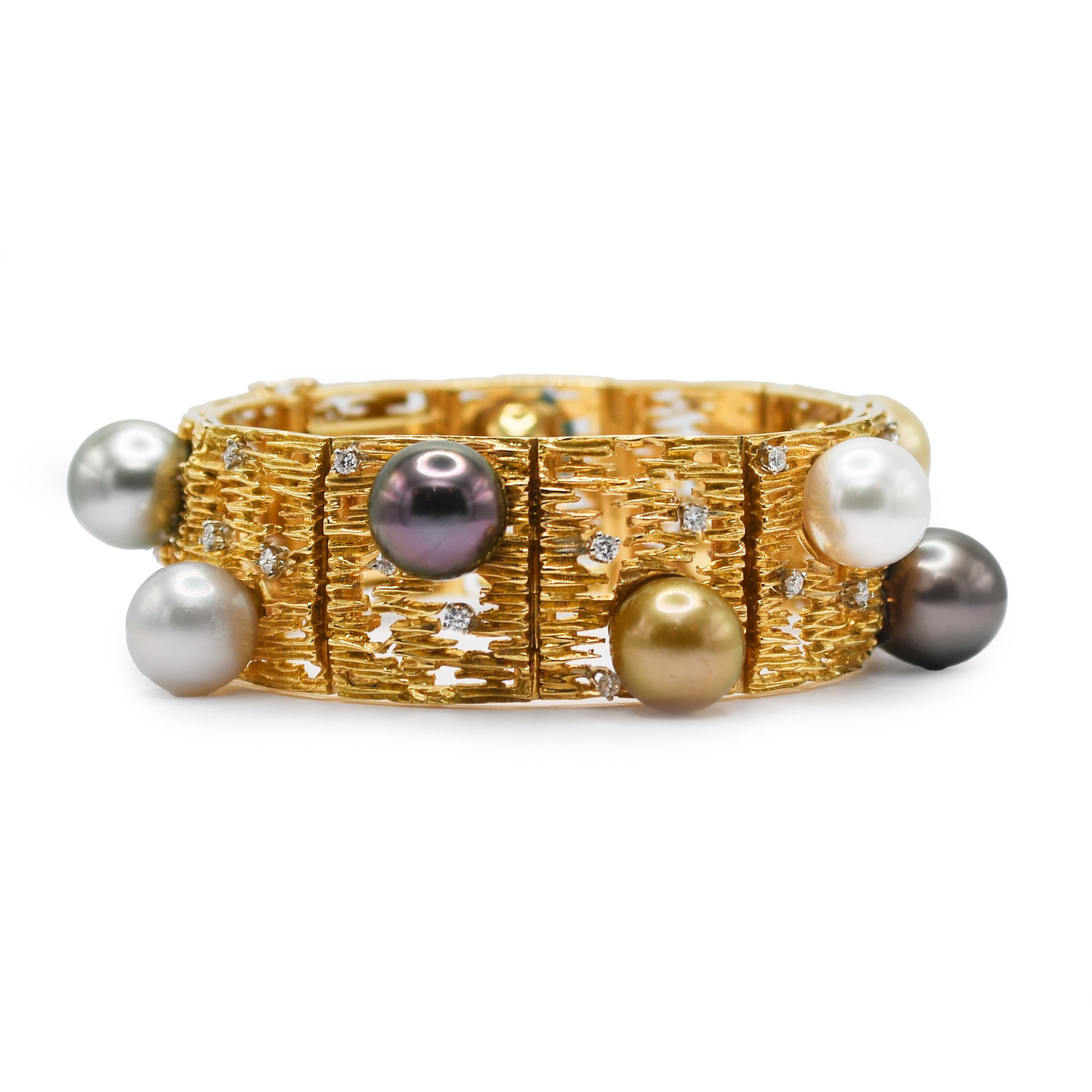 Ladies' custom-made South Sea pearl and diamond bracelet in 18k yellow gold setting.
The inside of the first link is stamped 18k.
It also tests 18k with an electronic tester.
The gross weight of the bracelet is 100 grams.
The pearl ranges in size