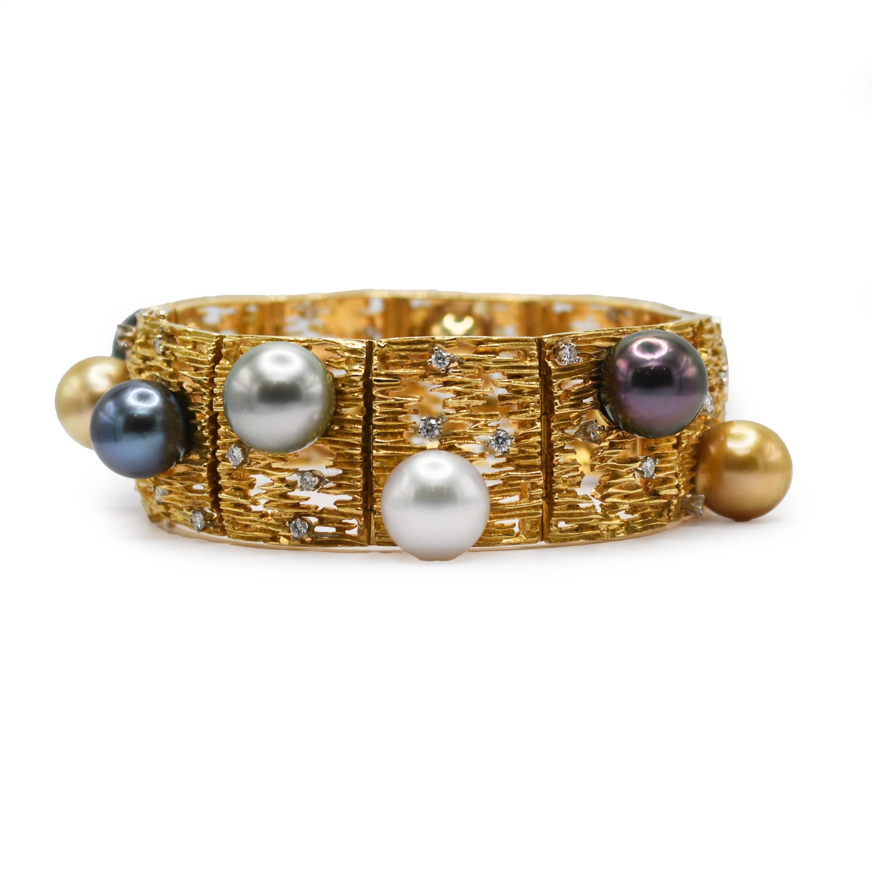Round Cut 18K Yellow Gold South Sea Pearl and Diamond Bracelet For Sale