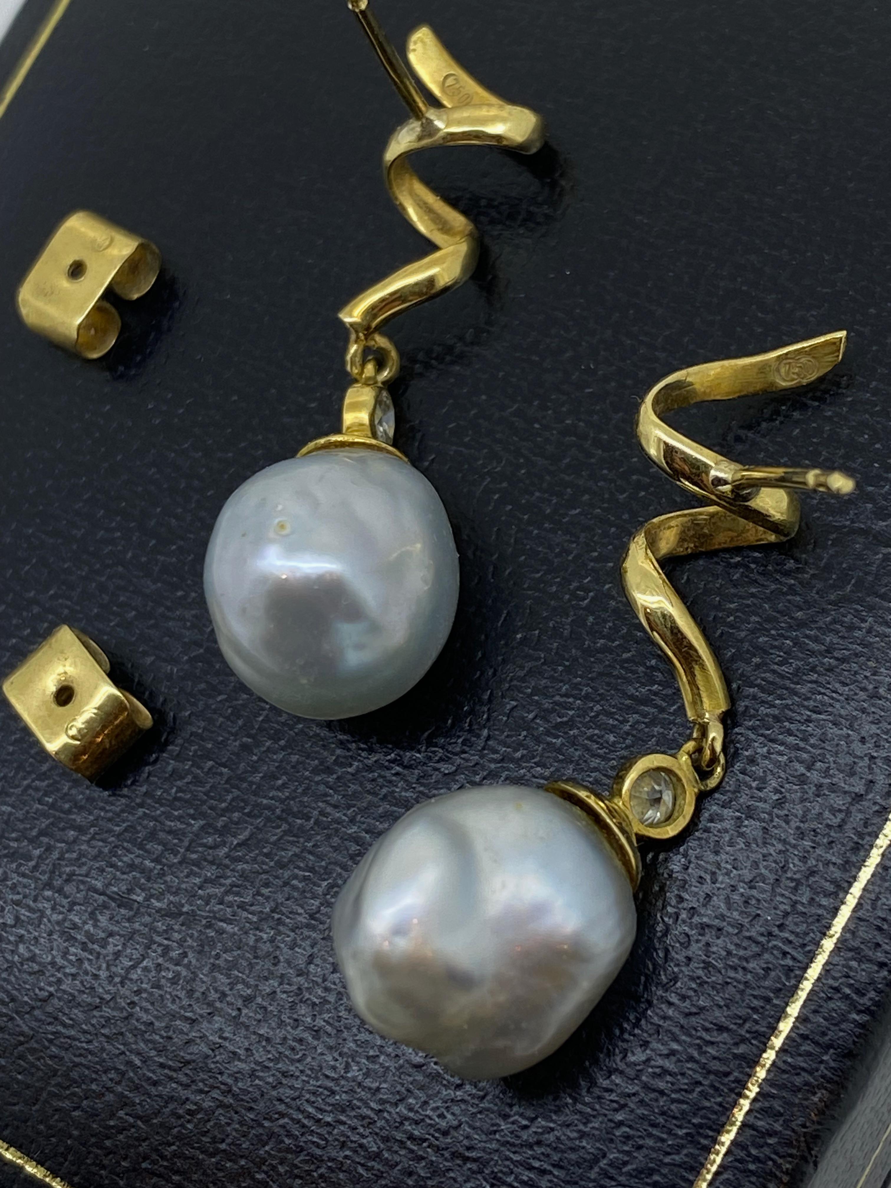 Pendentif en or jaune 18 carats, perles des mers du Sud et pendants d'oreilles en perles et diamants en vente 7