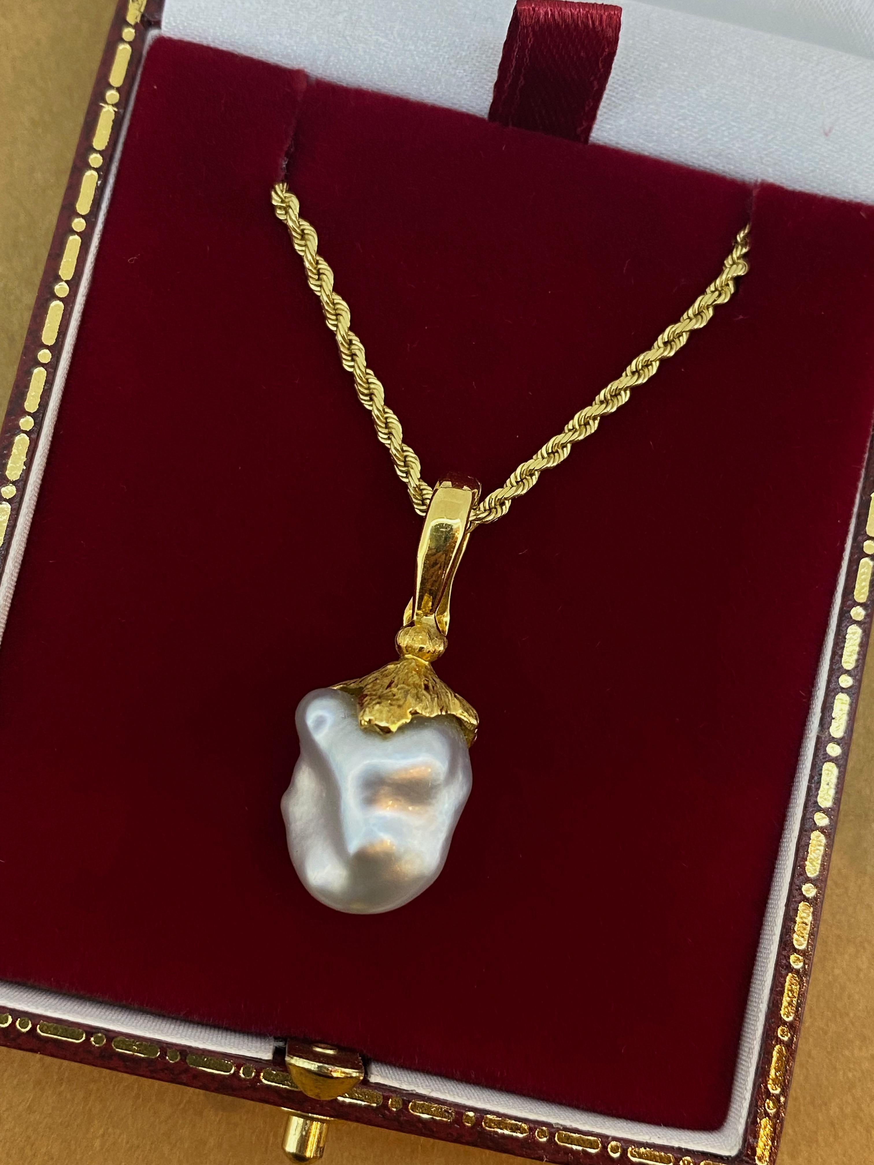 Pendentif en or jaune 18K, perle des mers du Sud sur chaîne Spiga (corde) en or 14K Pour femmes en vente