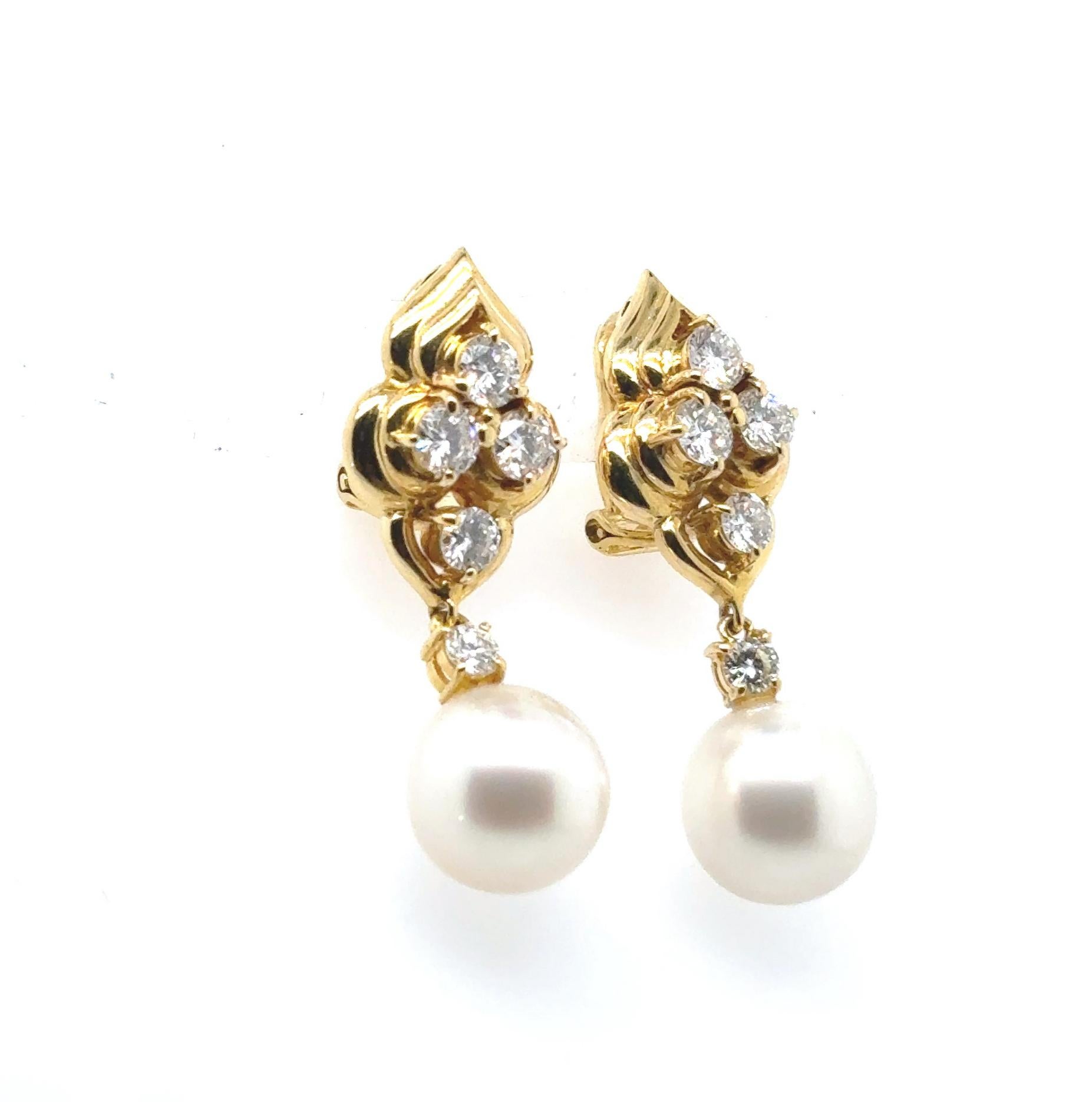 Boucles d'oreilles or jaune 18k perle des mers du sud diamant Cts 1.77 en vente 4