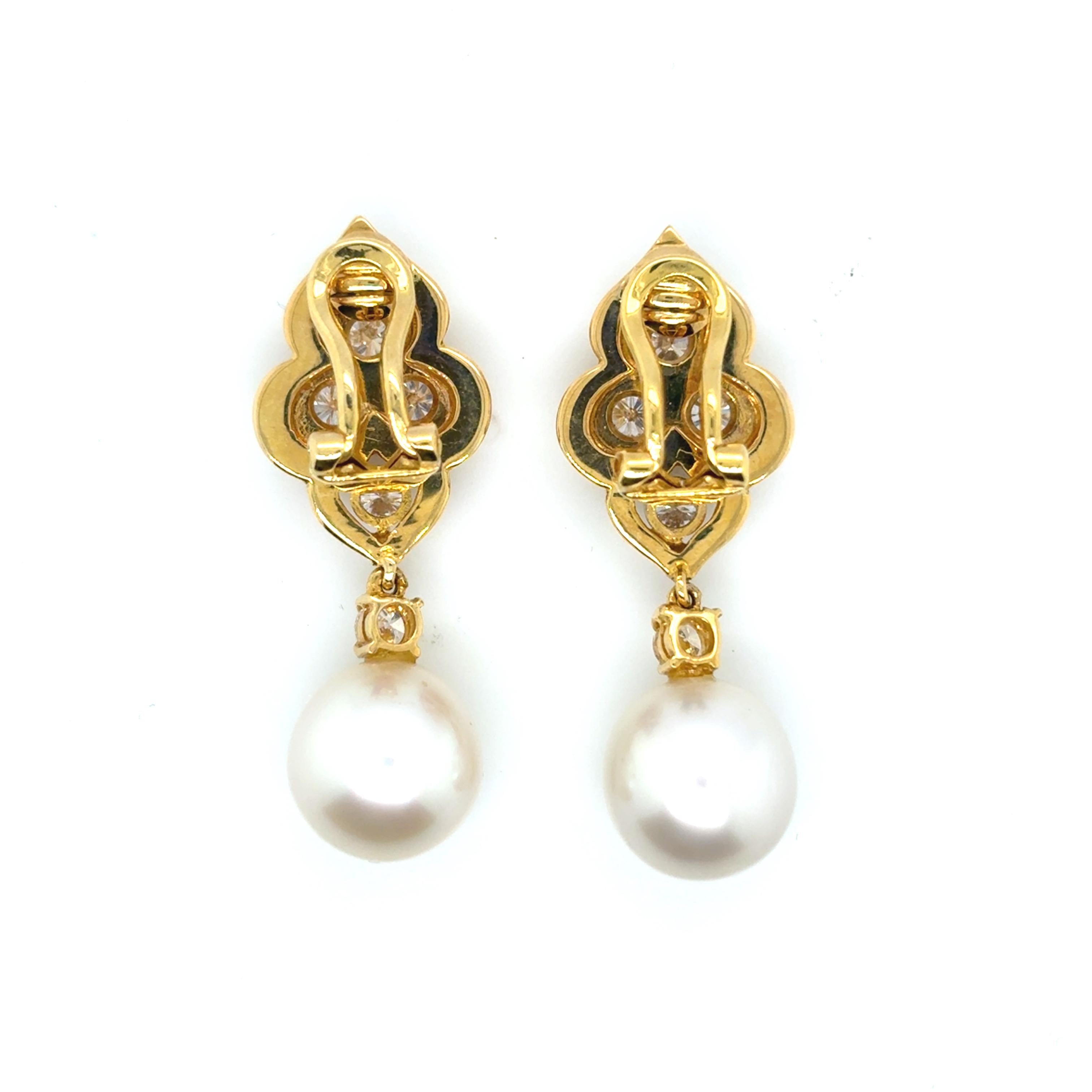 Boucles d'oreilles or jaune 18k perle des mers du sud diamant Cts 1.77 en vente 2