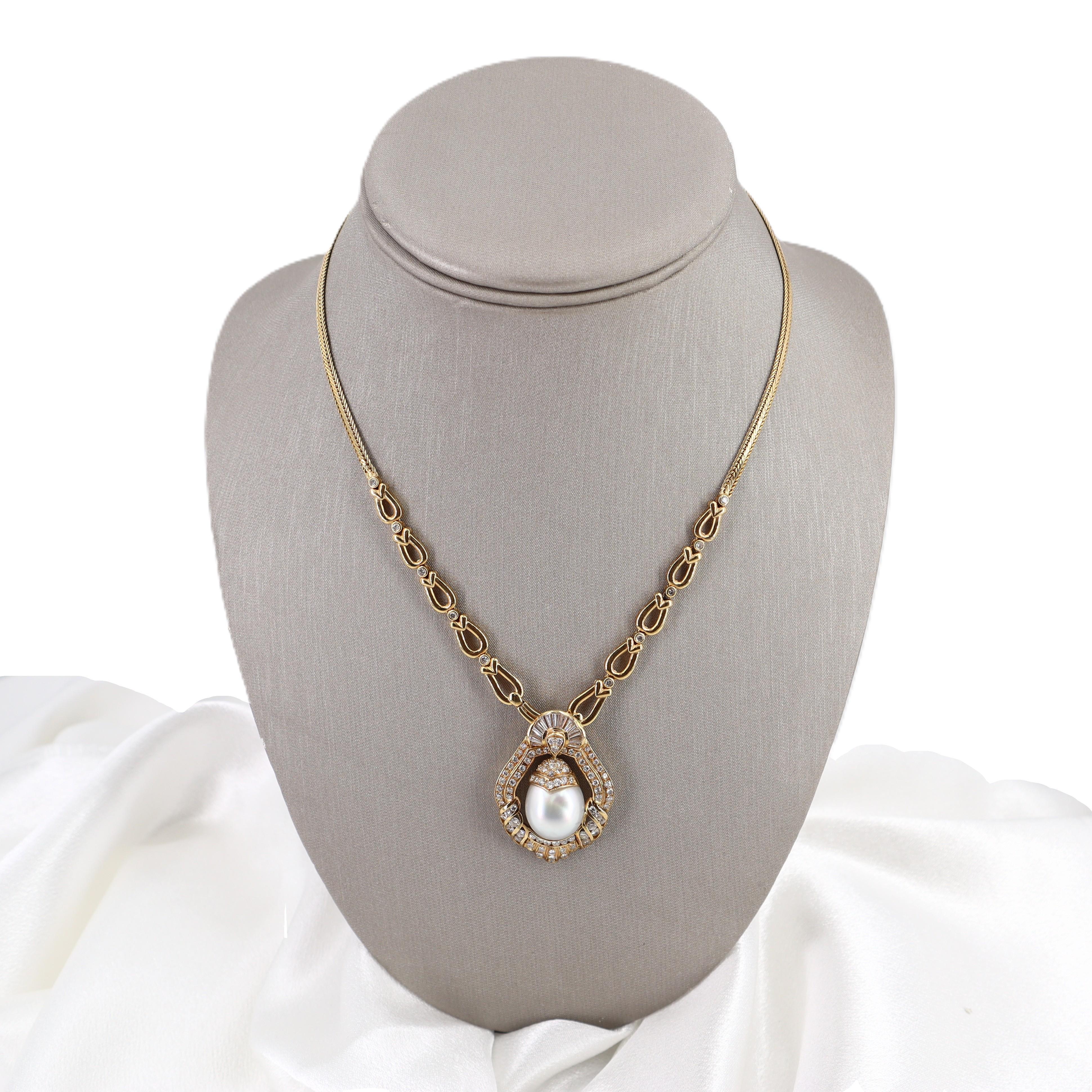 Collier en or jaune 18K avec perles des mers du Sud et diamants
