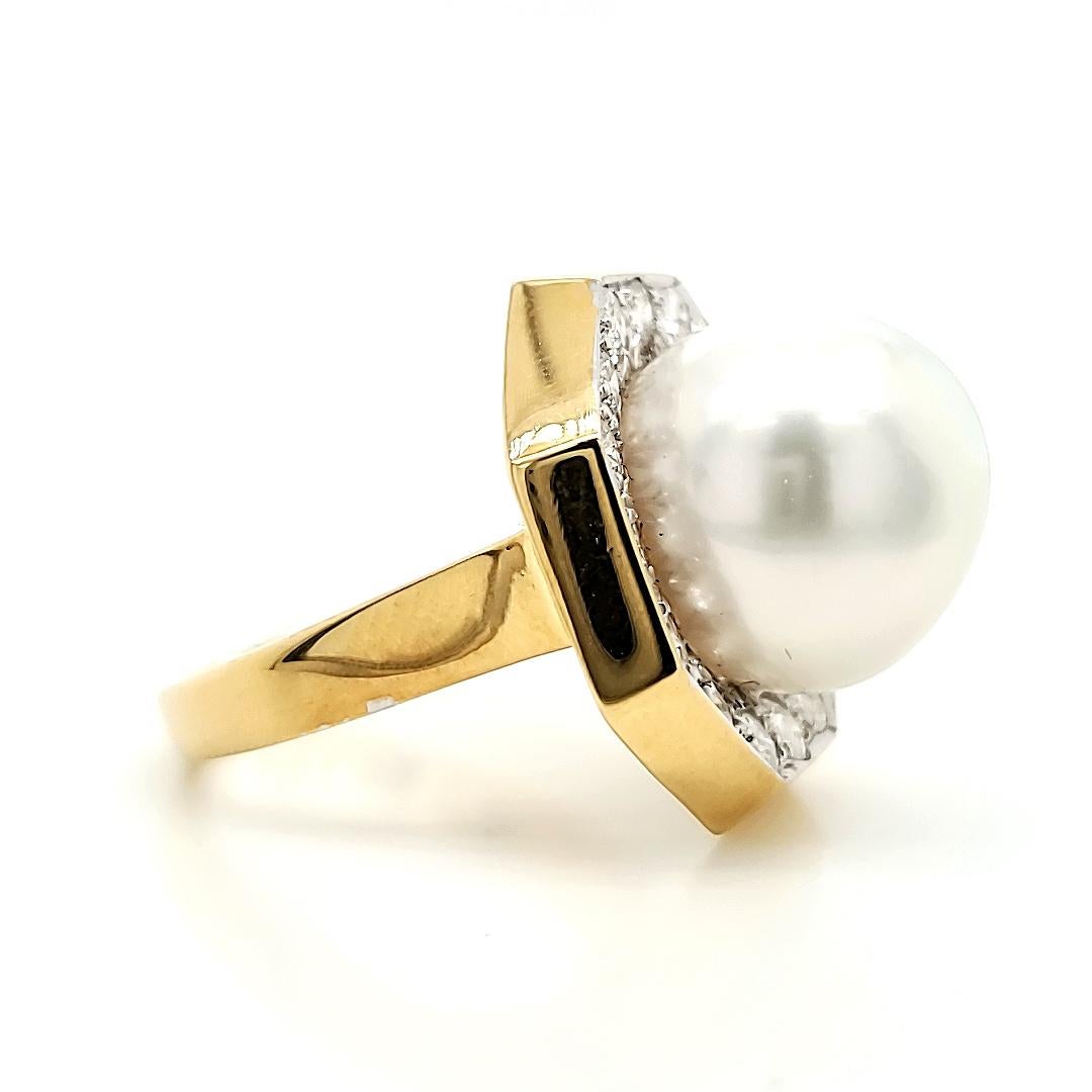 Round Cut 18k Yellow Gold South Sea Pearl Diamond Engagement Ring For Sale