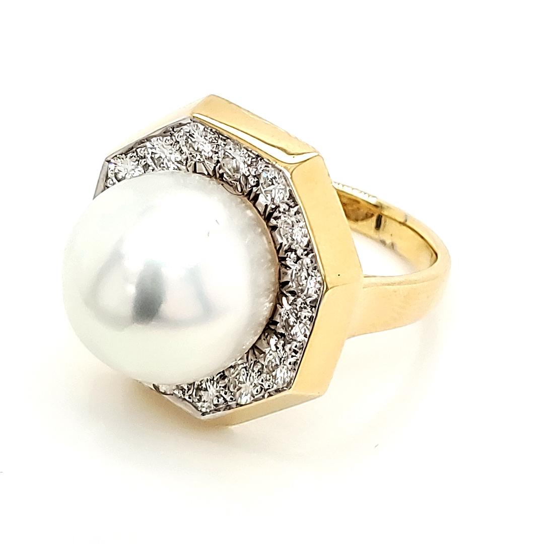 18k Yellow Gold South Sea Pearl Diamond Engagement Ring In New Condition For Sale In Hong Kong, HK