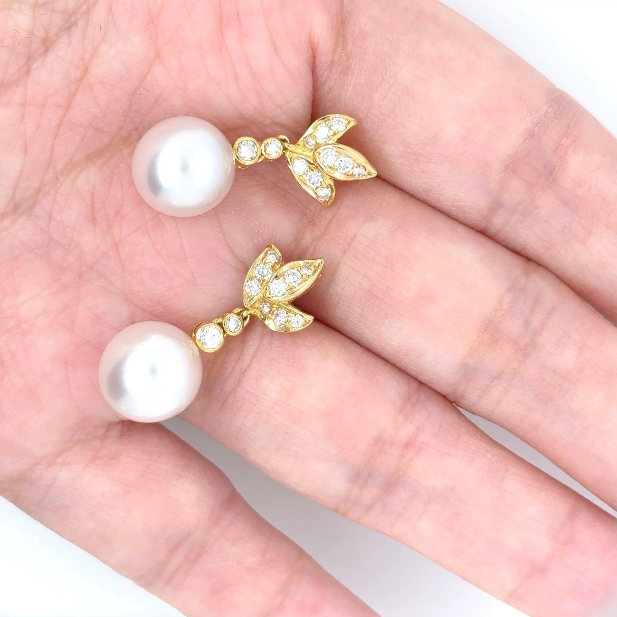 Orecchini con diamanti a goccia con perle dei mari del sud in oro giallo 18k in vendita 1