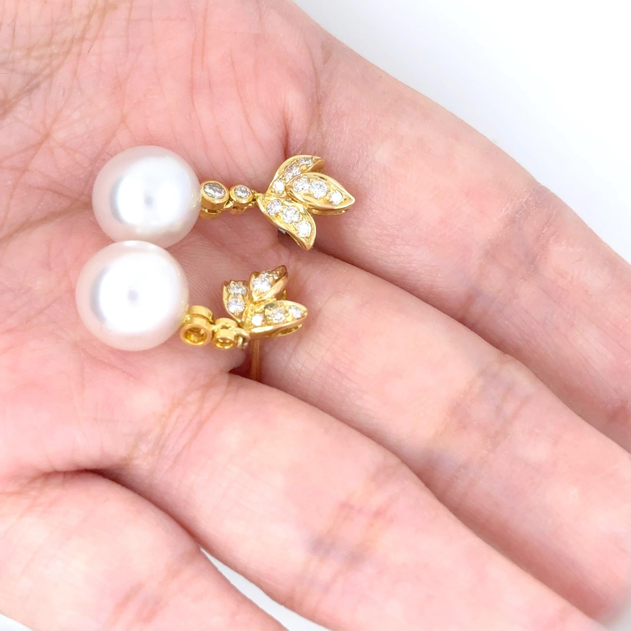 Orecchini con diamanti a goccia con perle dei mari del sud in oro giallo 18k in vendita 2