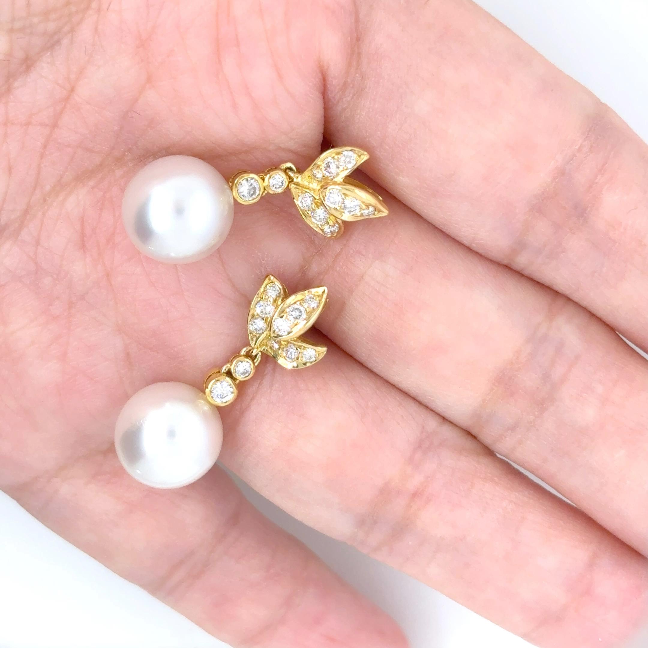 Orecchini con diamanti a goccia con perle dei mari del sud in oro giallo 18k in vendita 3