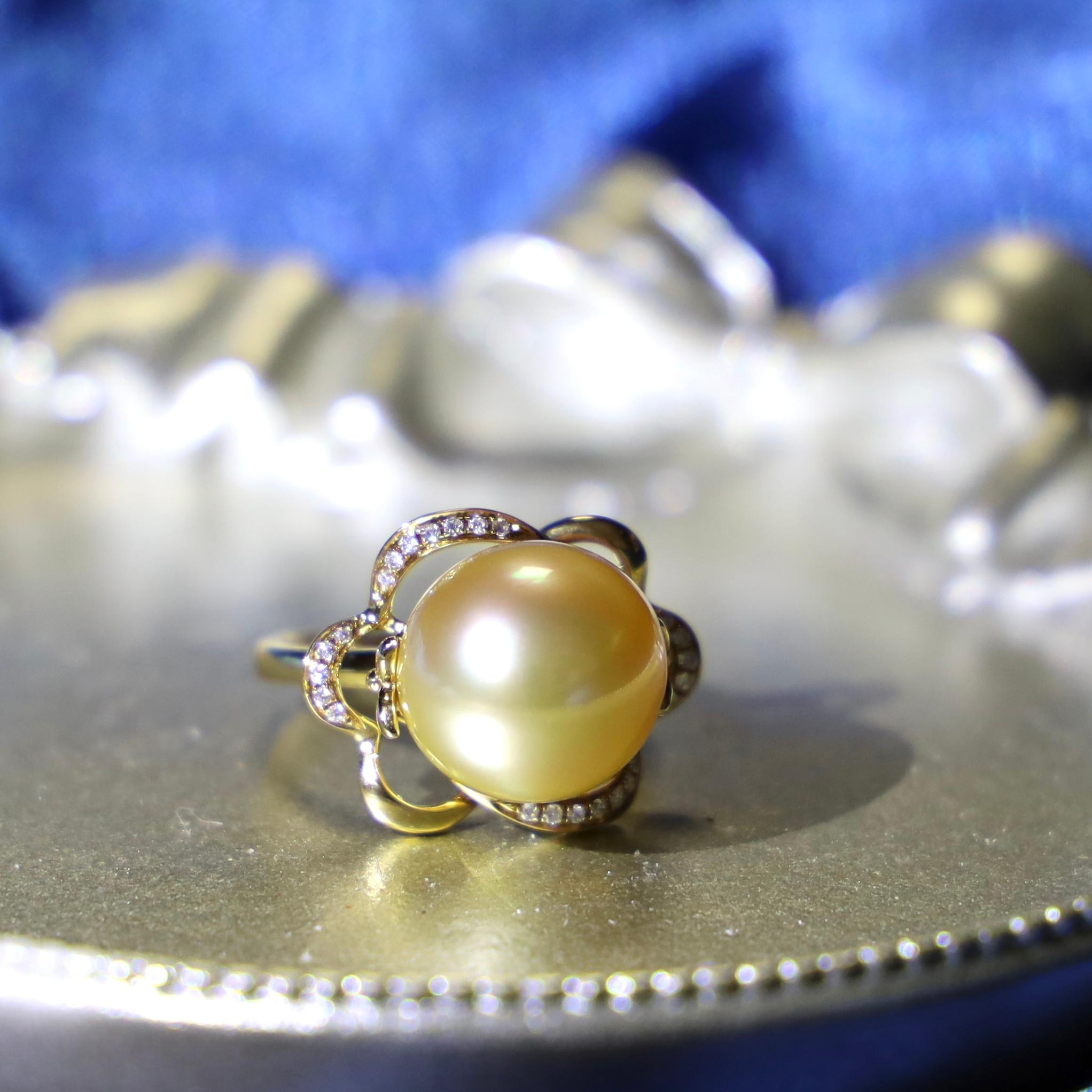 Round Cut 18K Yellow Gold South Sea Pearl Golden Pearl Ring with Diamonds For Sale