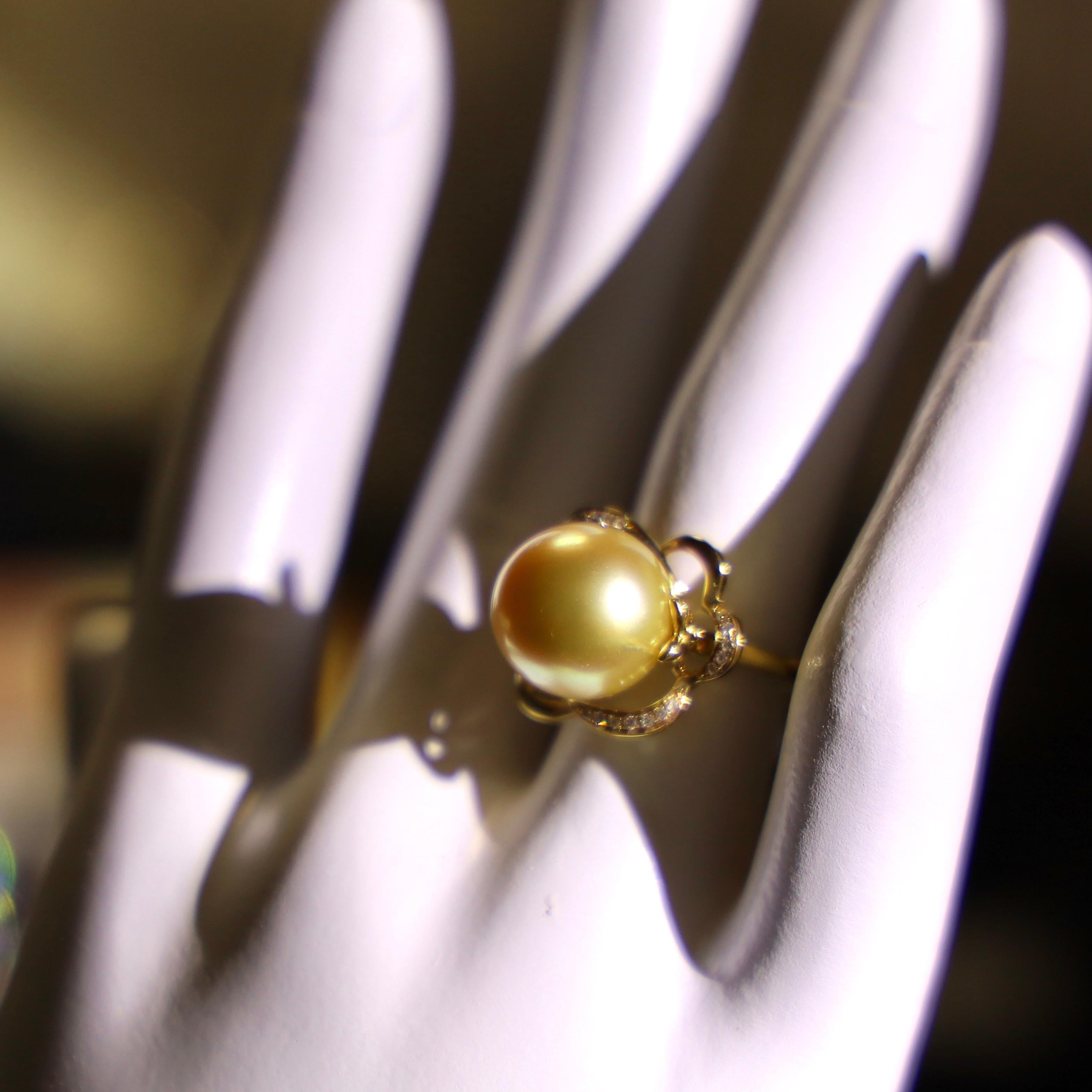 Women's or Men's 18K Yellow Gold South Sea Pearl Golden Pearl Ring with Diamonds For Sale