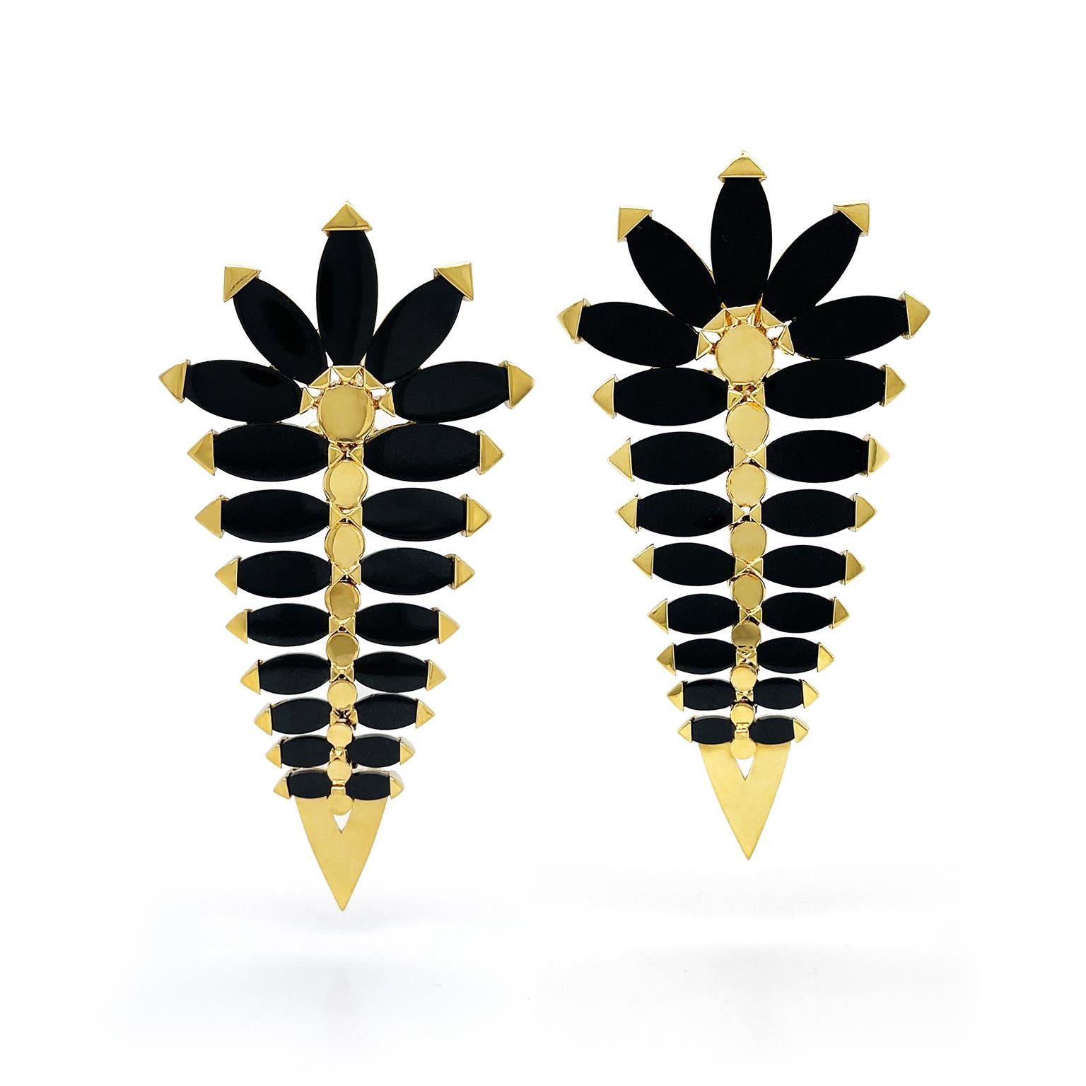 18K Yellow Gold Special Cut Black Jade Earrings In New Condition For Sale In New York, NY