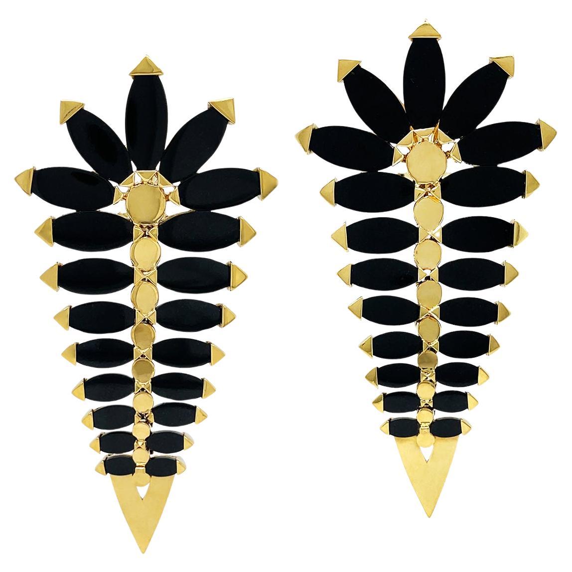 Pendientes de jade negro talla especial de oro amarillo de 18 quilates
