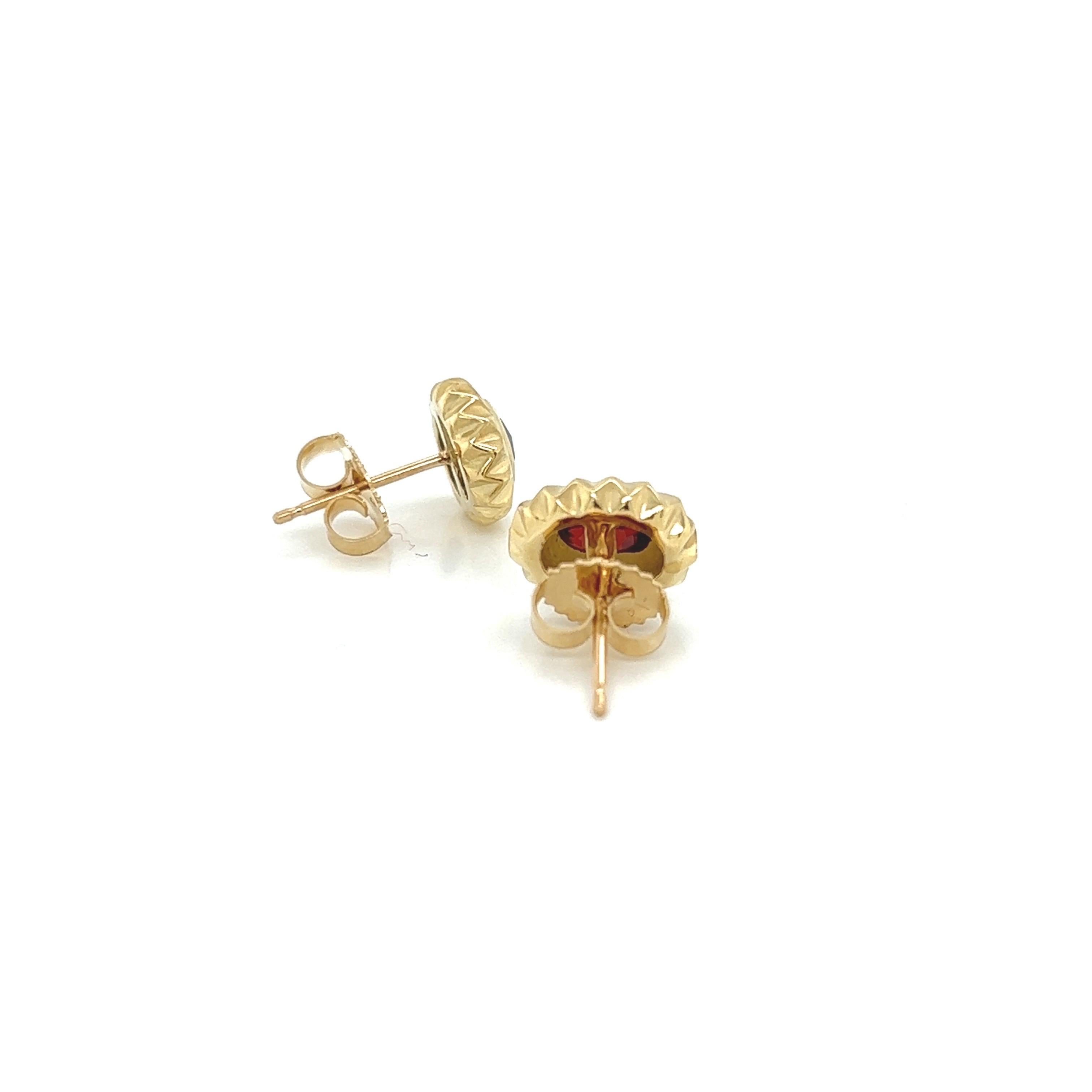 18k Yellow Gold Spiked Stud Earrings with Step Cut Garnet Center.
Comes with 18k gold earring backs.

Approx. measurement 10.40mm x 9mm 