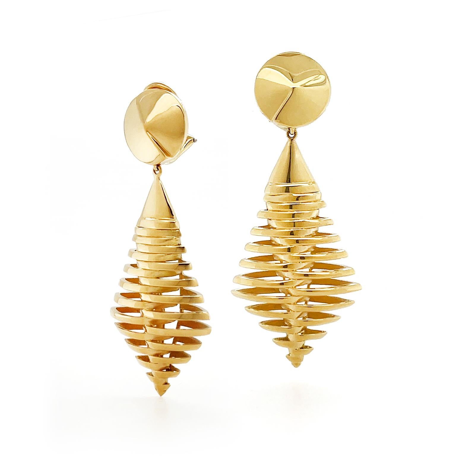 18K Yellow Gold Spiral Lantern Earrings In New Condition For Sale In New York, NY