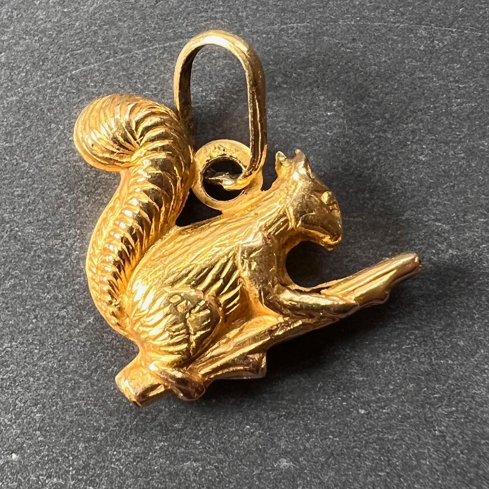 An 18 karat (18K) yellow gold charm pendant designed as a squirrel. Stamped 750 for 18 karat gold to the jump ring.

Dimensions: 1.6 x 2 x 0.45 cm (not including jump ring)
Weight: 1.93 grams 
