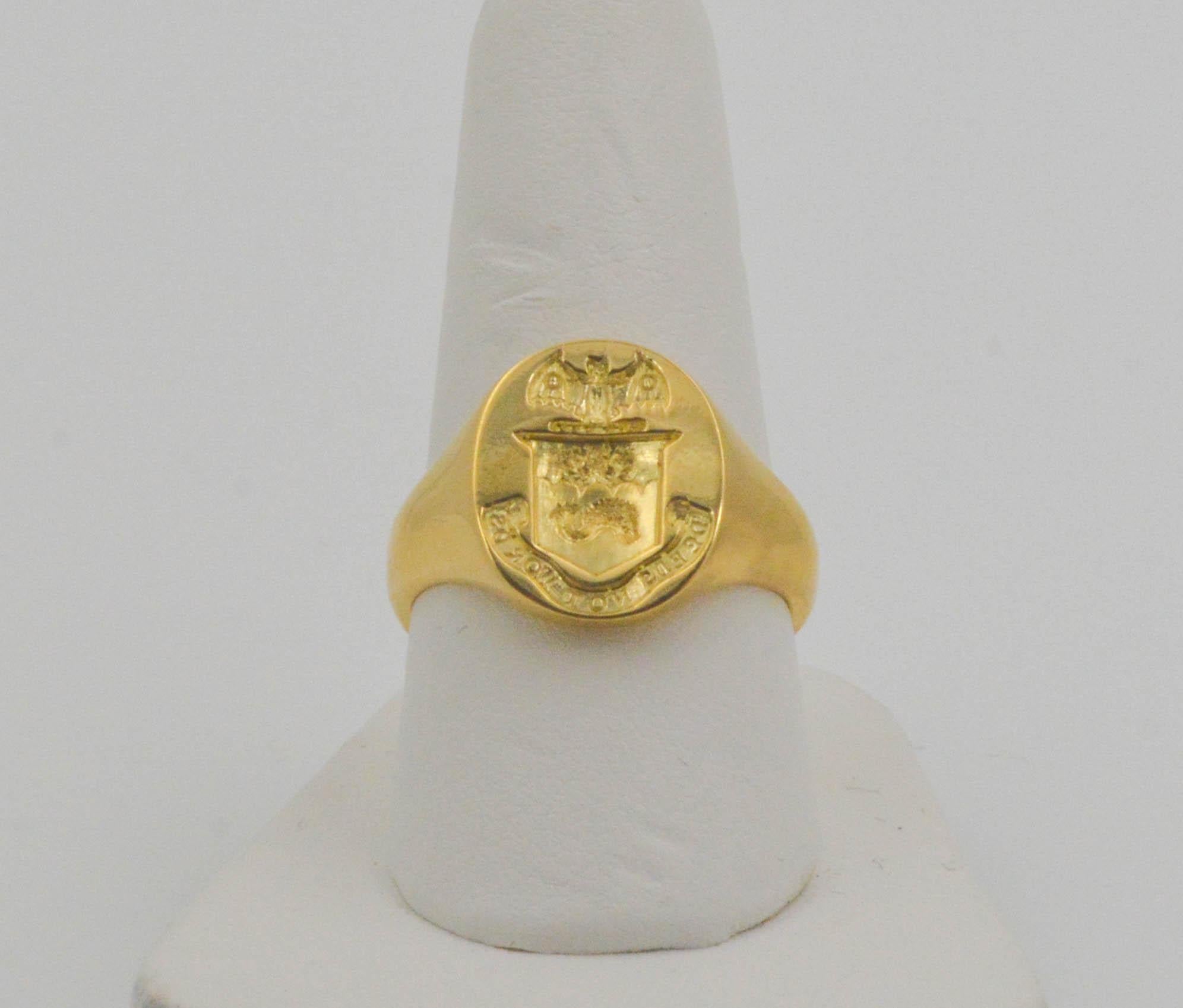 18 Karat Yellow Gold Stamped English Crest 'Words Not Deeds' Signet Ring 1