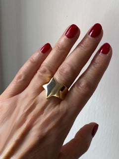 Anello a stella in oro giallo 18 carati di Rossella Ugolini, Italia