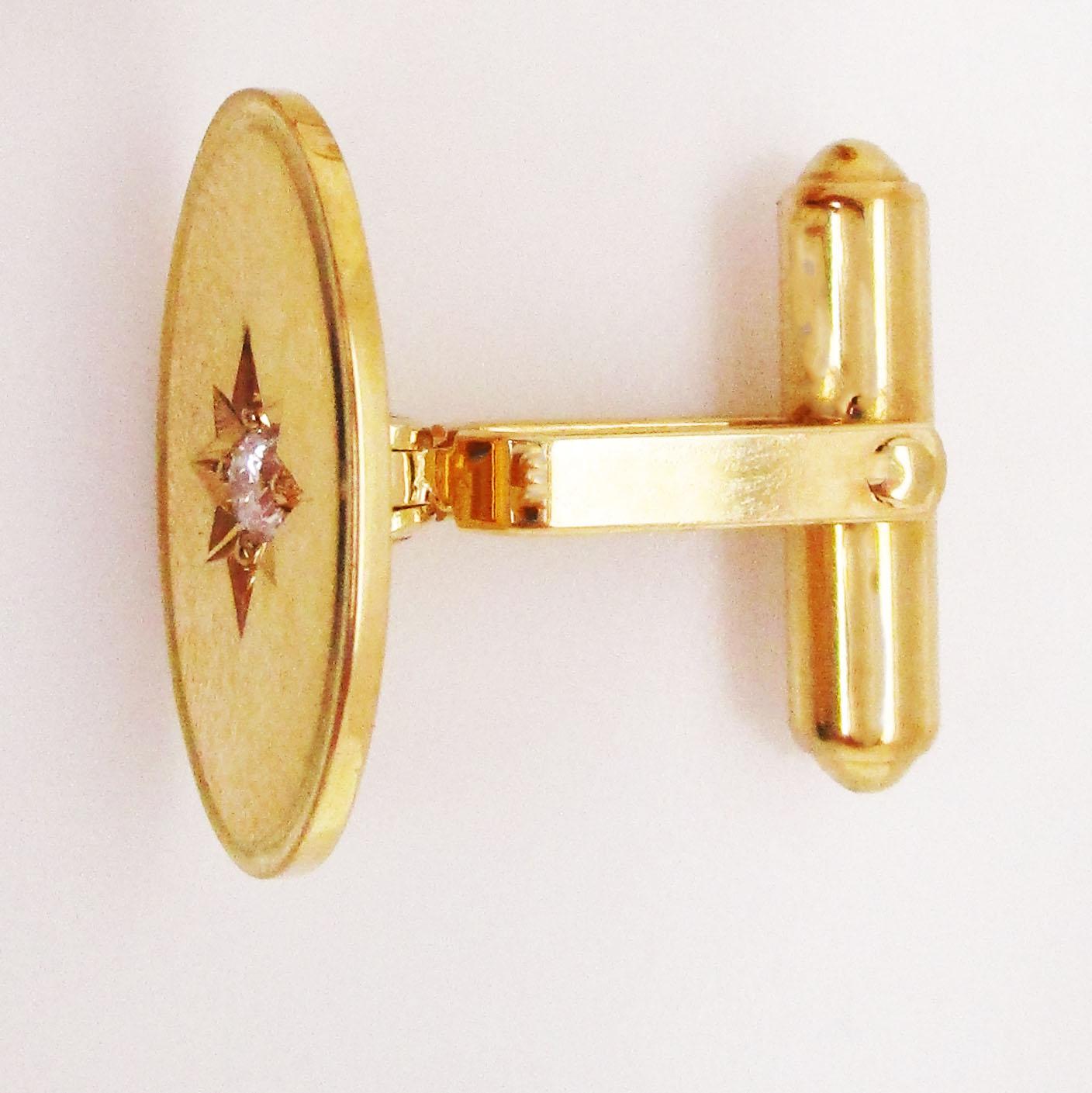 Ovale Manschettenknöpfe aus 18 Karat Gelbgold mit Diamanten in Sternenfassung im Zustand „Hervorragend“ im Angebot in Lexington, KY