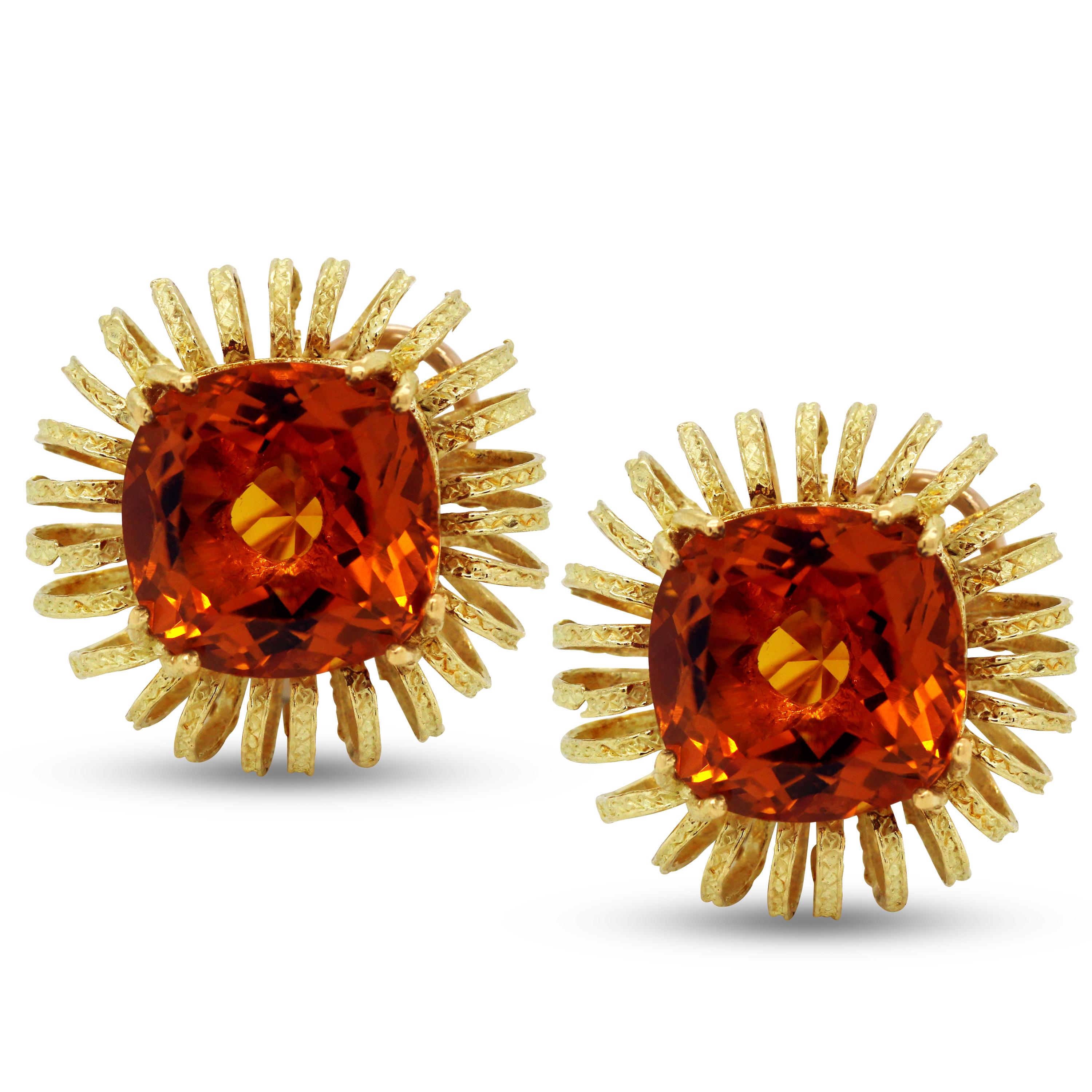 18 Karat Yellow Gold Starburst Floral Stud Earrings with Citrine Centers In Excellent Condition For Sale In Boca Raton, FL