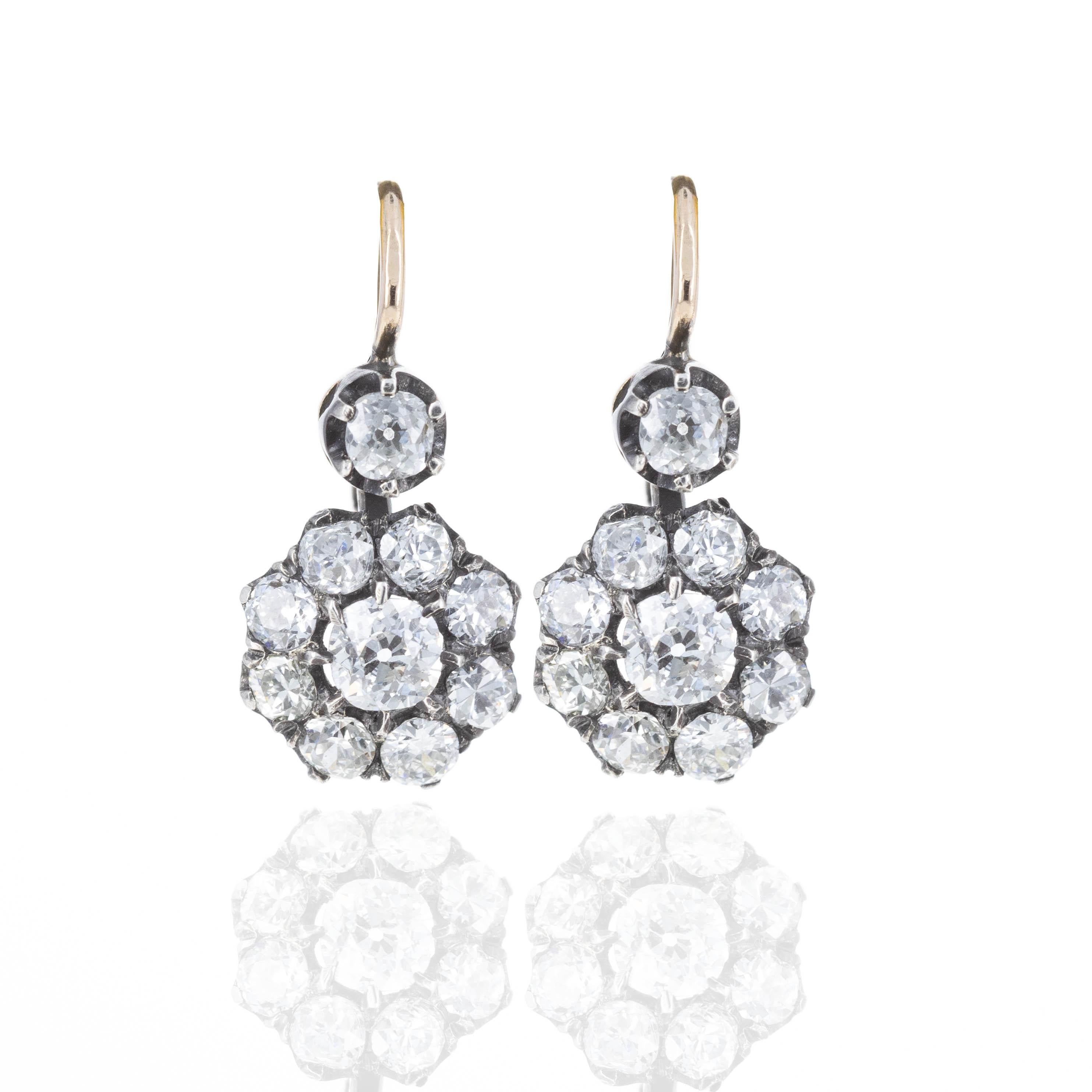 Donna Orecchini in oro giallo 18 carati e argento sterling con diamanti europei da 2,70 carati in vendita