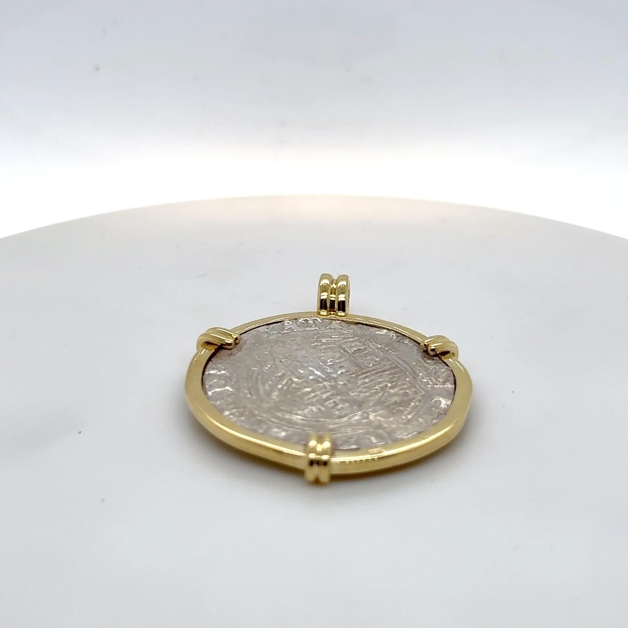 Pendentif en or jaune 18K et argent sterling en forme de pièce de monnaie ancienne en vente 2