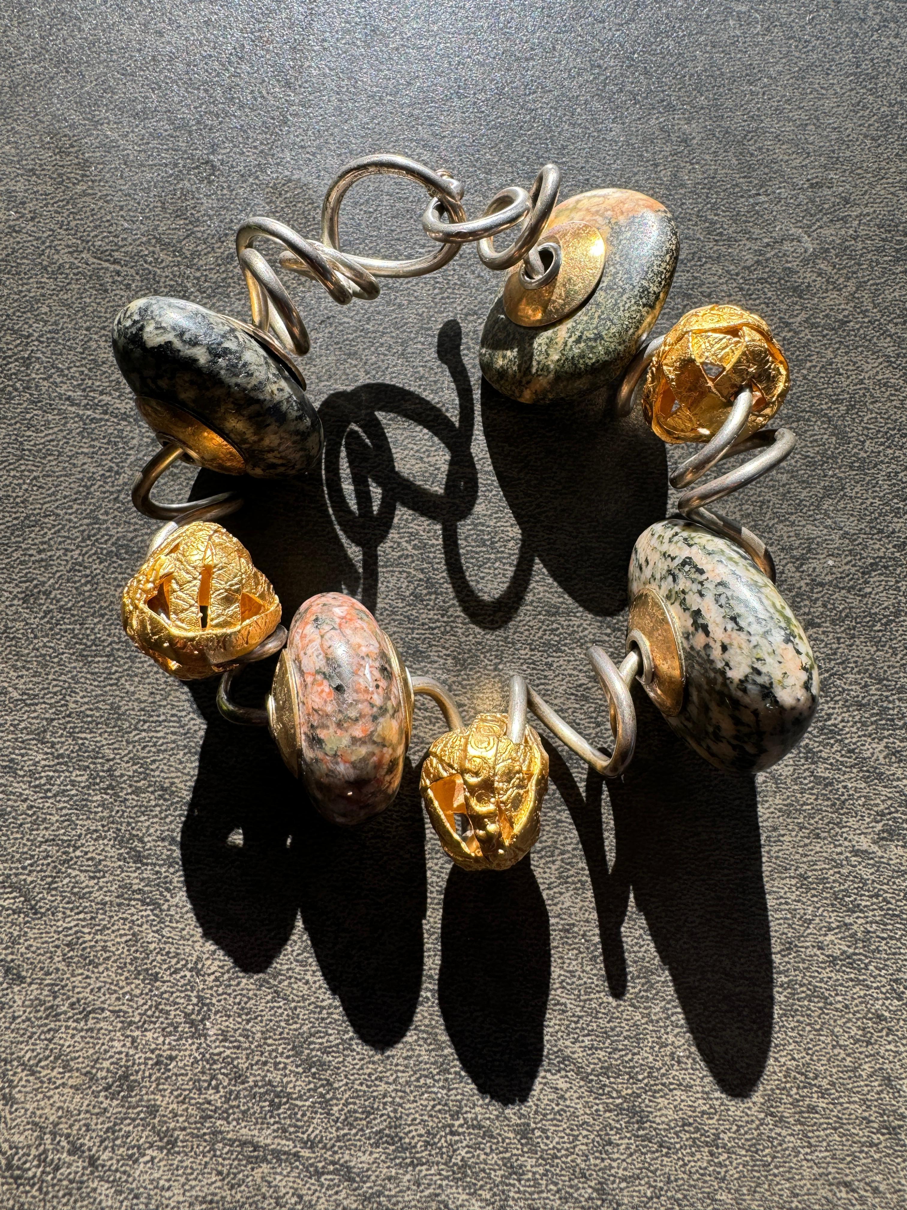 Bracciale in oro giallo 18k e argento Kathleen Dennison realizzato a mano in vendita 1