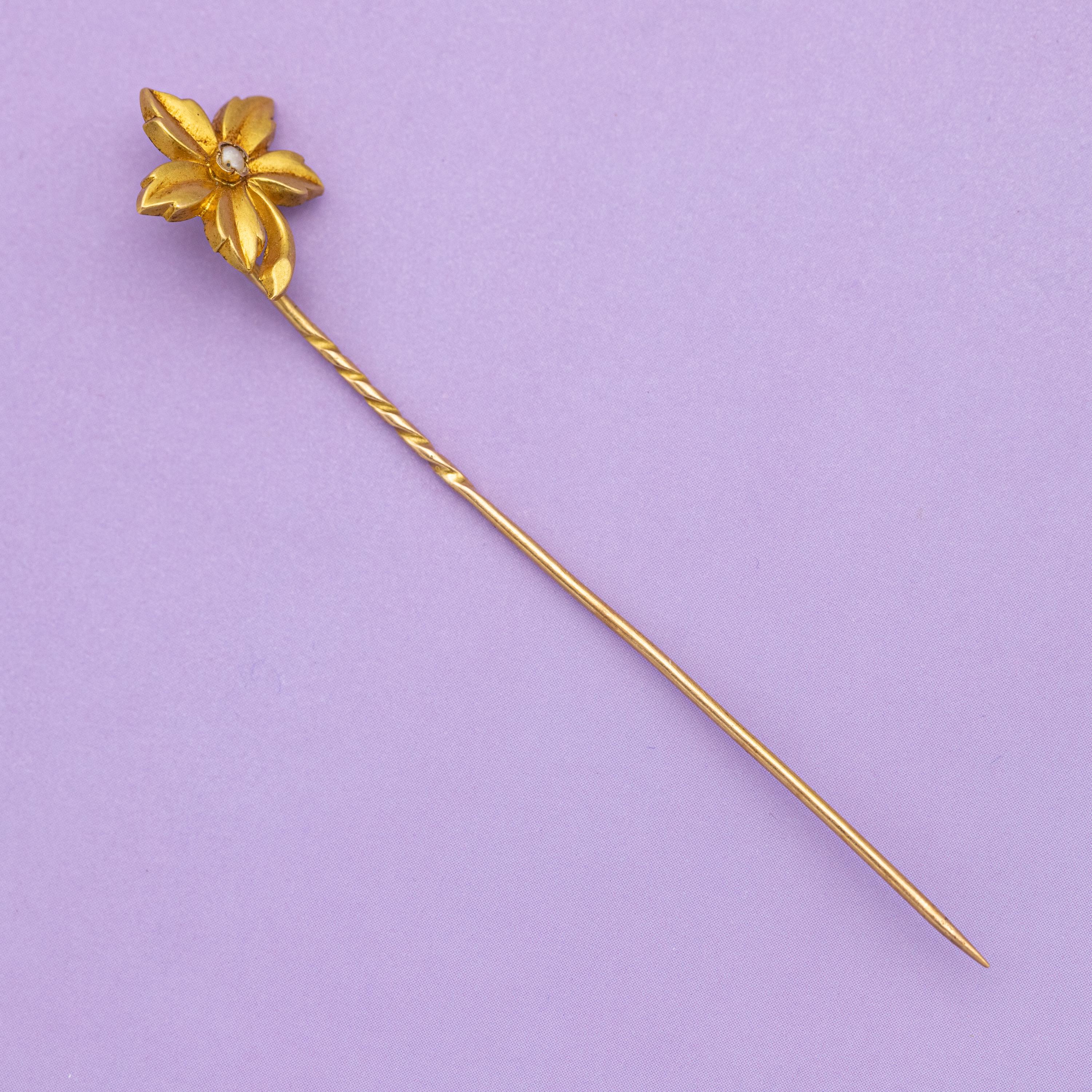 For sale is this stunning Victorian leaf pin. This lovely antique 18k gold pin is very detailed and set with a little seed pearl in its center. On top of that is this stickpin marked with a French eagle head and a makers mark. Ivy leafs stand for