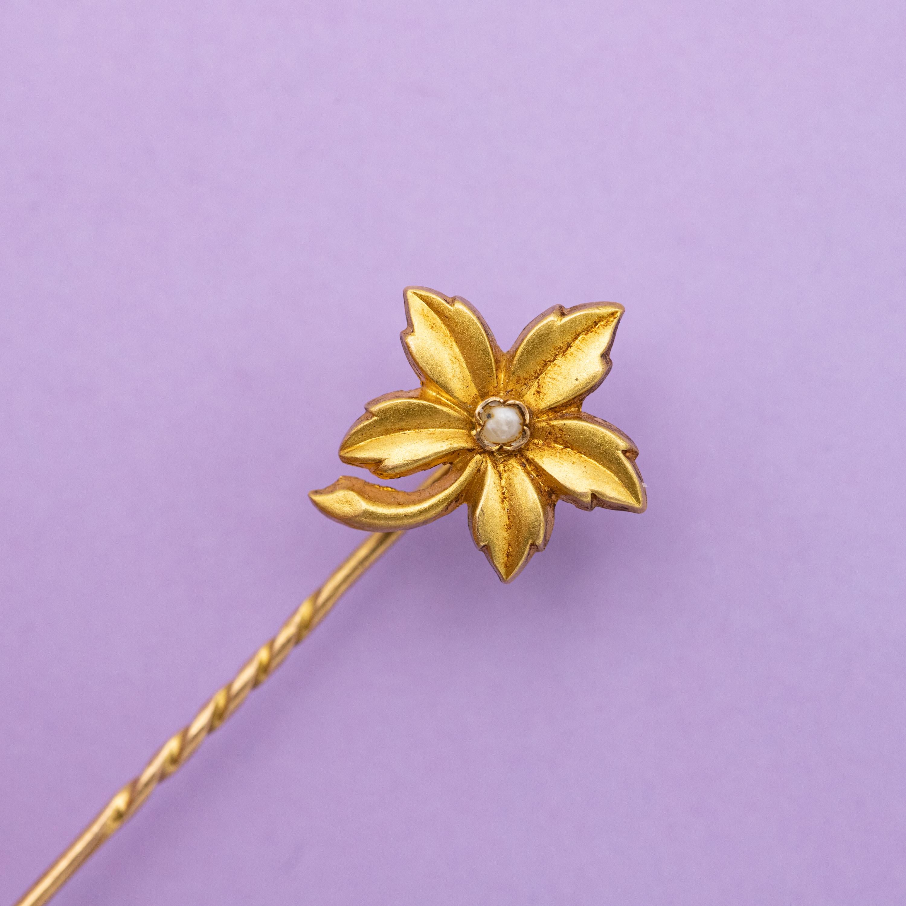 18k Yellow gold stick pin - Family brooch - detailed Ivy cravat pin For Sale 2