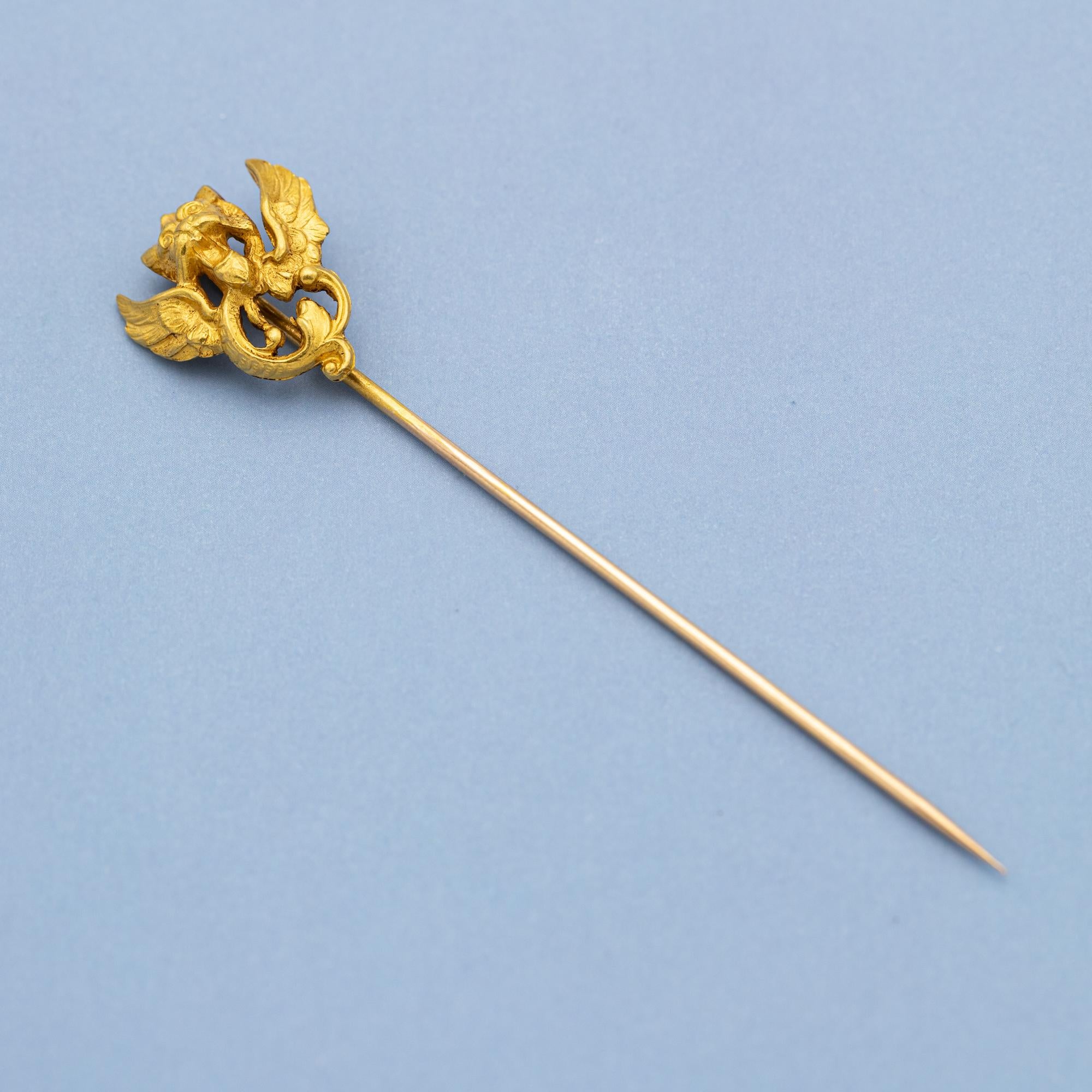 Victorian 18k Yellow gold stick pin - Griffin brooch - Antique French Dragon cravat pin For Sale