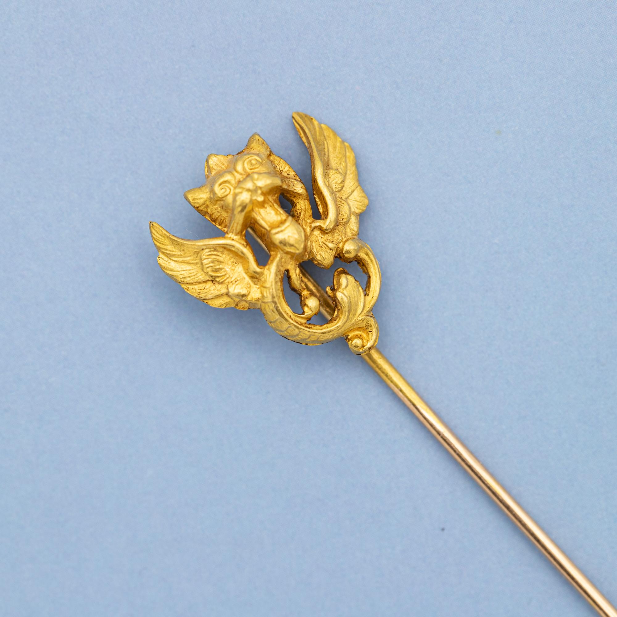 18k Yellow gold stick pin - Griffin brooch - Antique French Dragon cravat pin For Sale 1