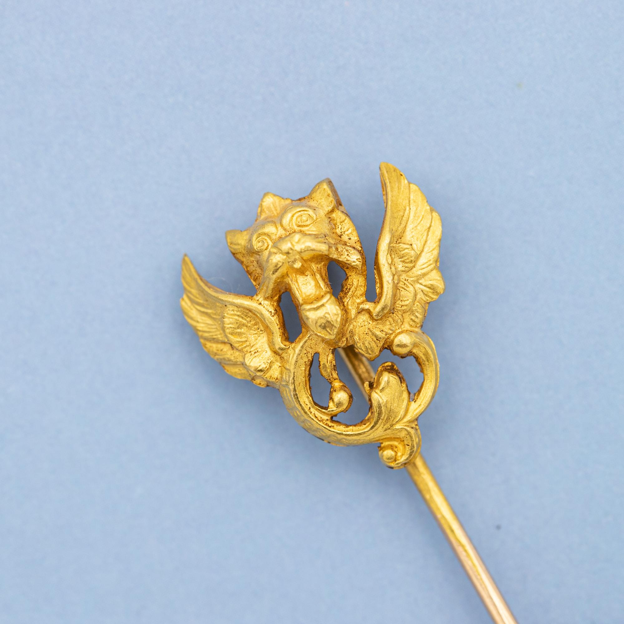 18k Yellow gold stick pin - Griffin brooch - Antique French Dragon cravat pin For Sale 3