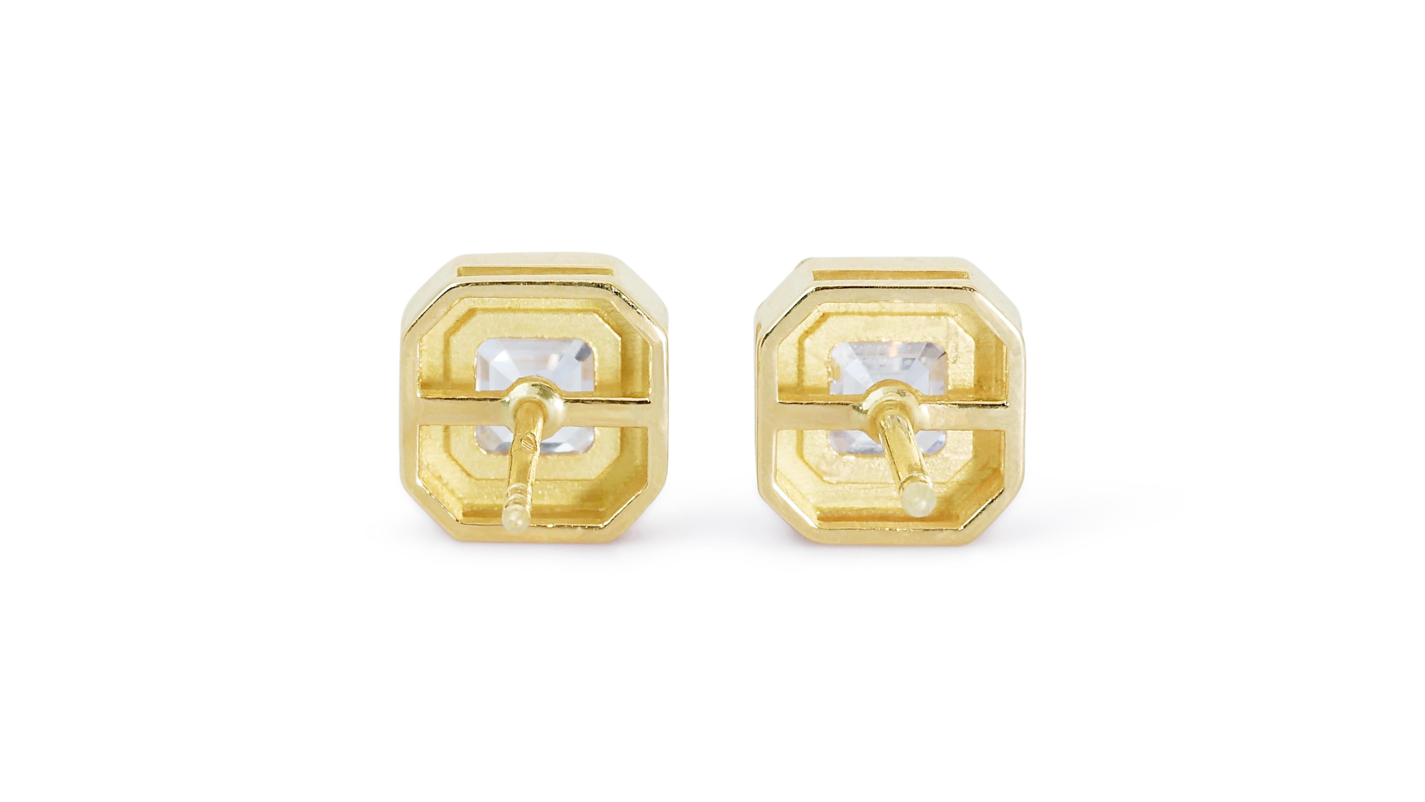 18k Yellow Gold Stud Earrings w/ 1.89 2.13ct Natural Diamonds AIG Certificate For Sale 4