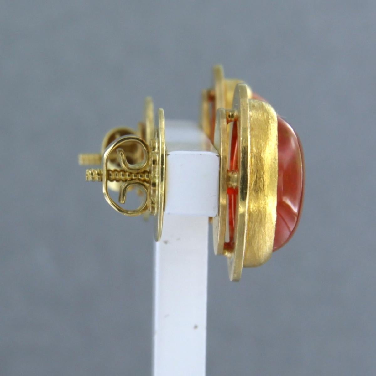 Clous d'oreilles en or jaune 18 carats avec opale de feu taillée en cabochon 9,2 grammes en vente 1
