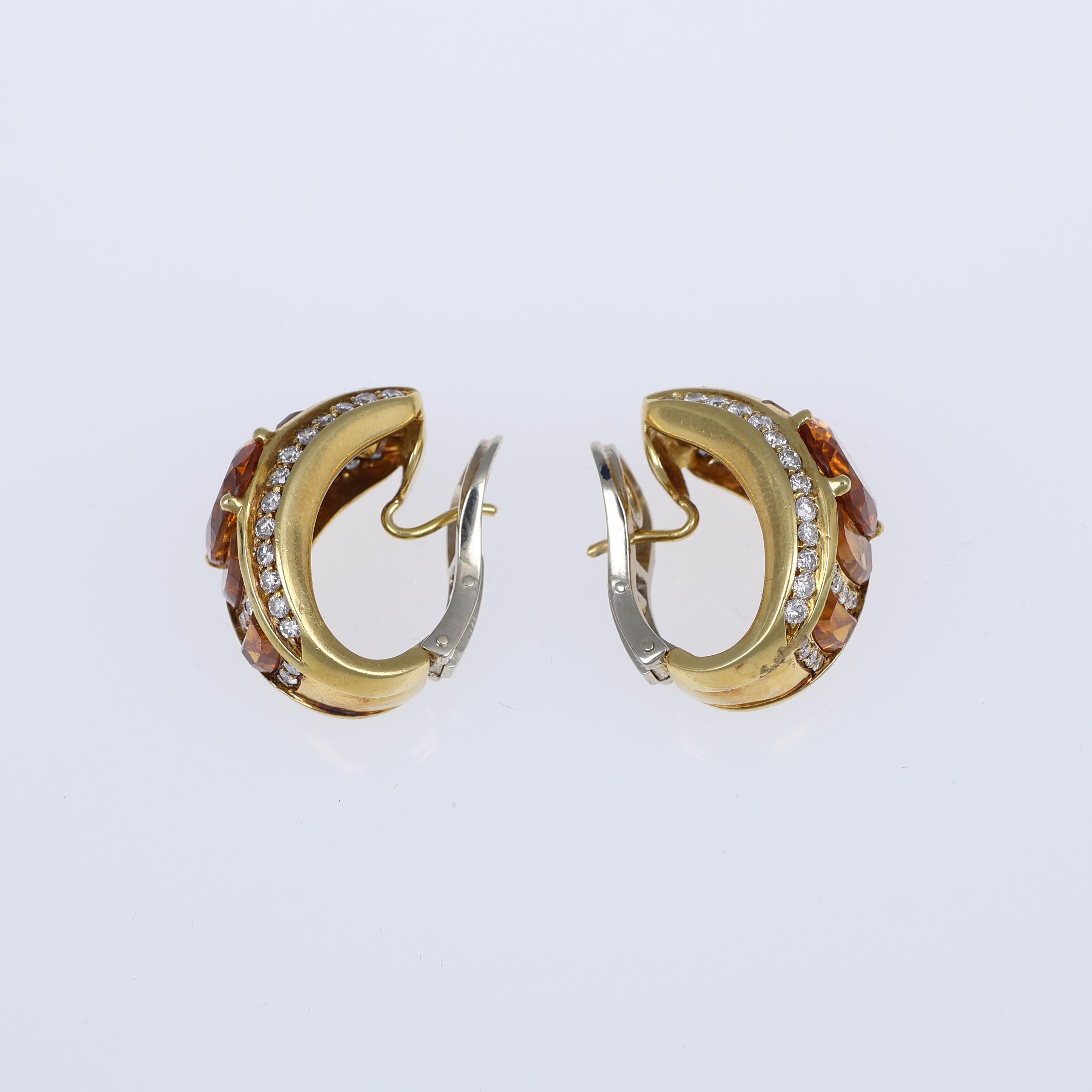18K Yellow Gold Stud Earrings with Citrine Topaz and Diamonds In New Condition For Sale In Bergamo, BG