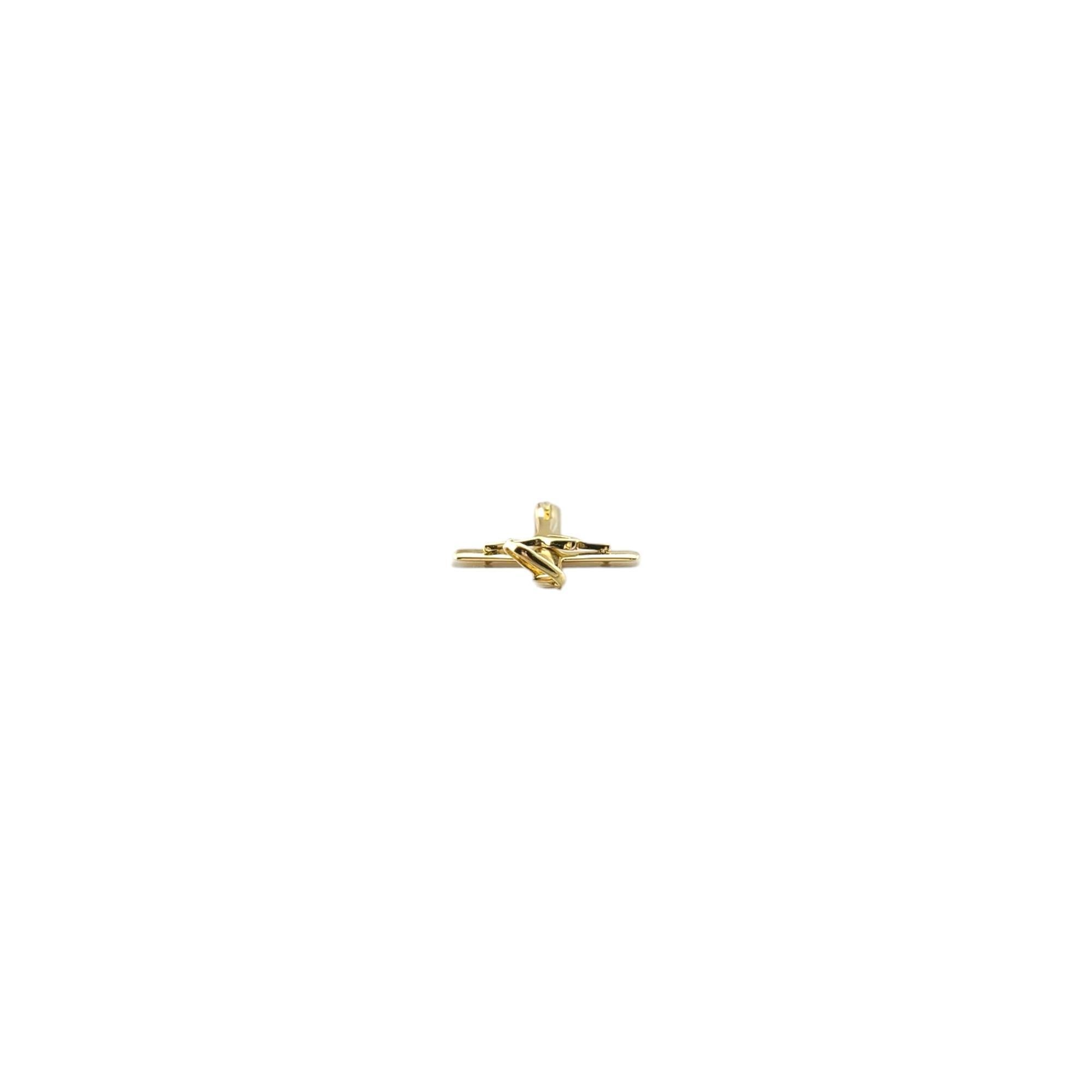 Breloque crucifix stylisée en or jaune 18 carats n° 17433 en vente 1