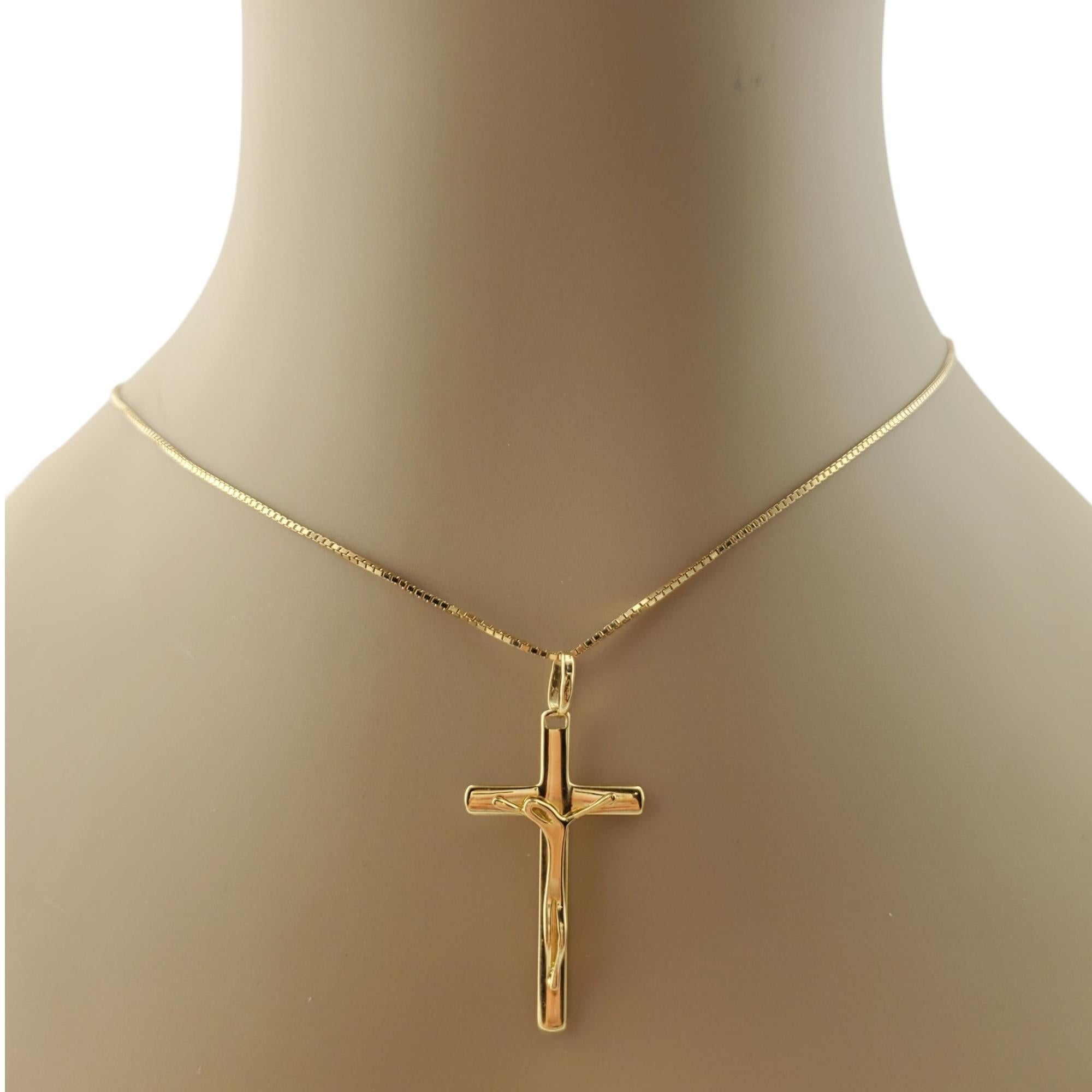 18K Yellow Gold Stylized Crucifix Charm #17433 For Sale 4