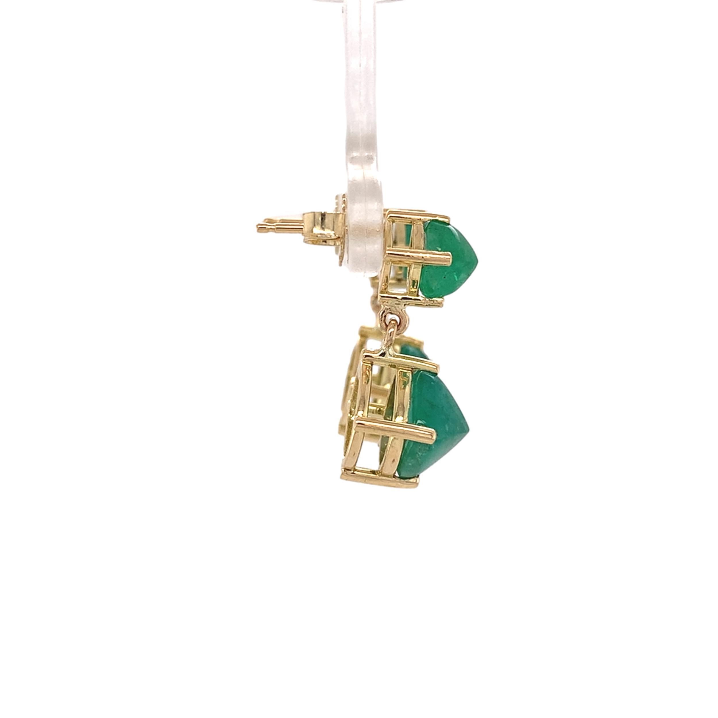 Boucles d'oreilles pendantes en or jaune 18 carats, coupe Sugarloaf, émeraude de 5,53 carats torsadés Neuf - En vente à Big Bend, WI