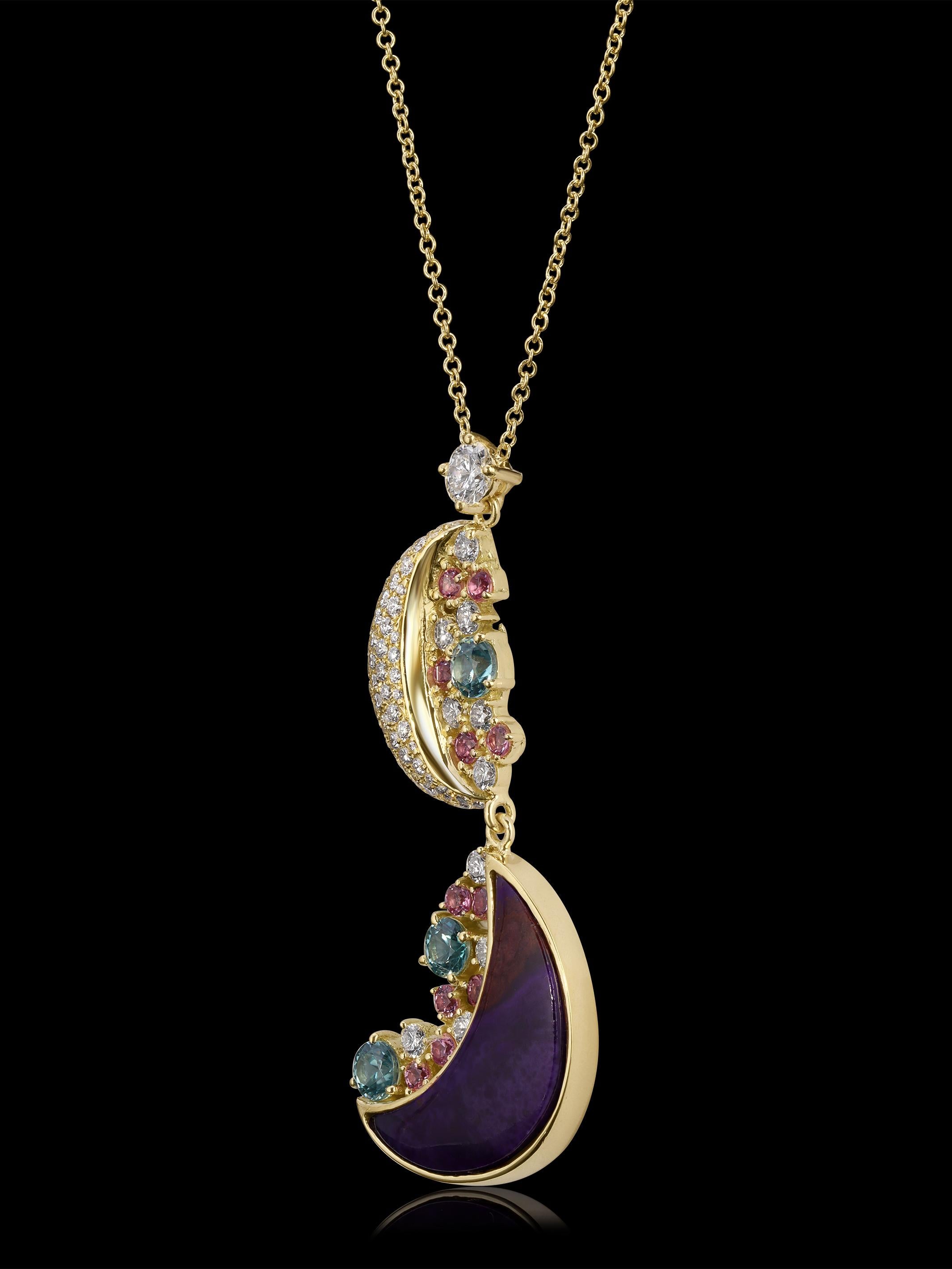 Collier en or jaune 18 carats, sugilite, diamants VS, saphirs roses et saphirs bleus Neuf - En vente à Mission Viejo, CA