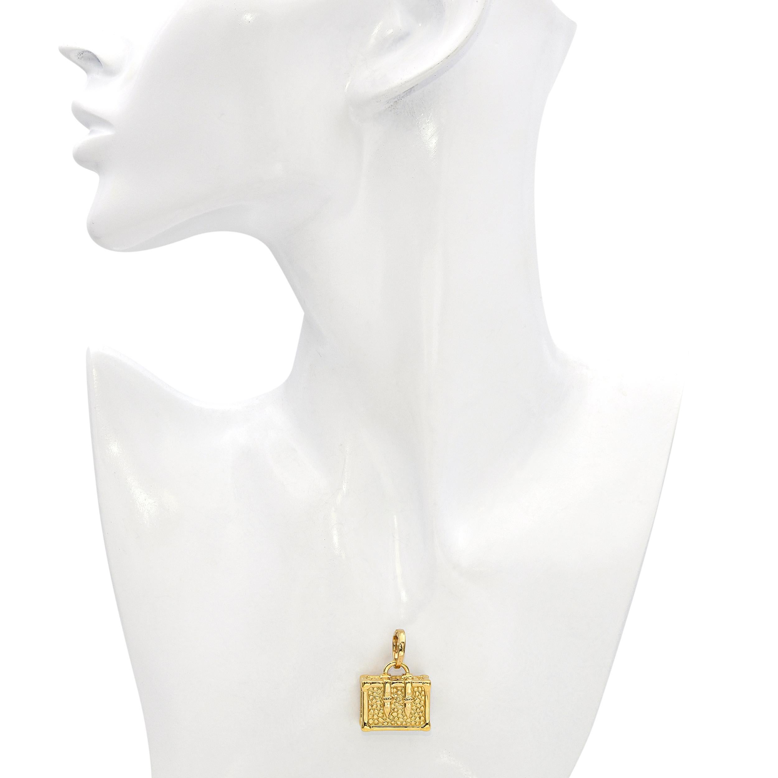 Pendentif en or jaune 18k avec breloque valise Bon état - En vente à New York, NY