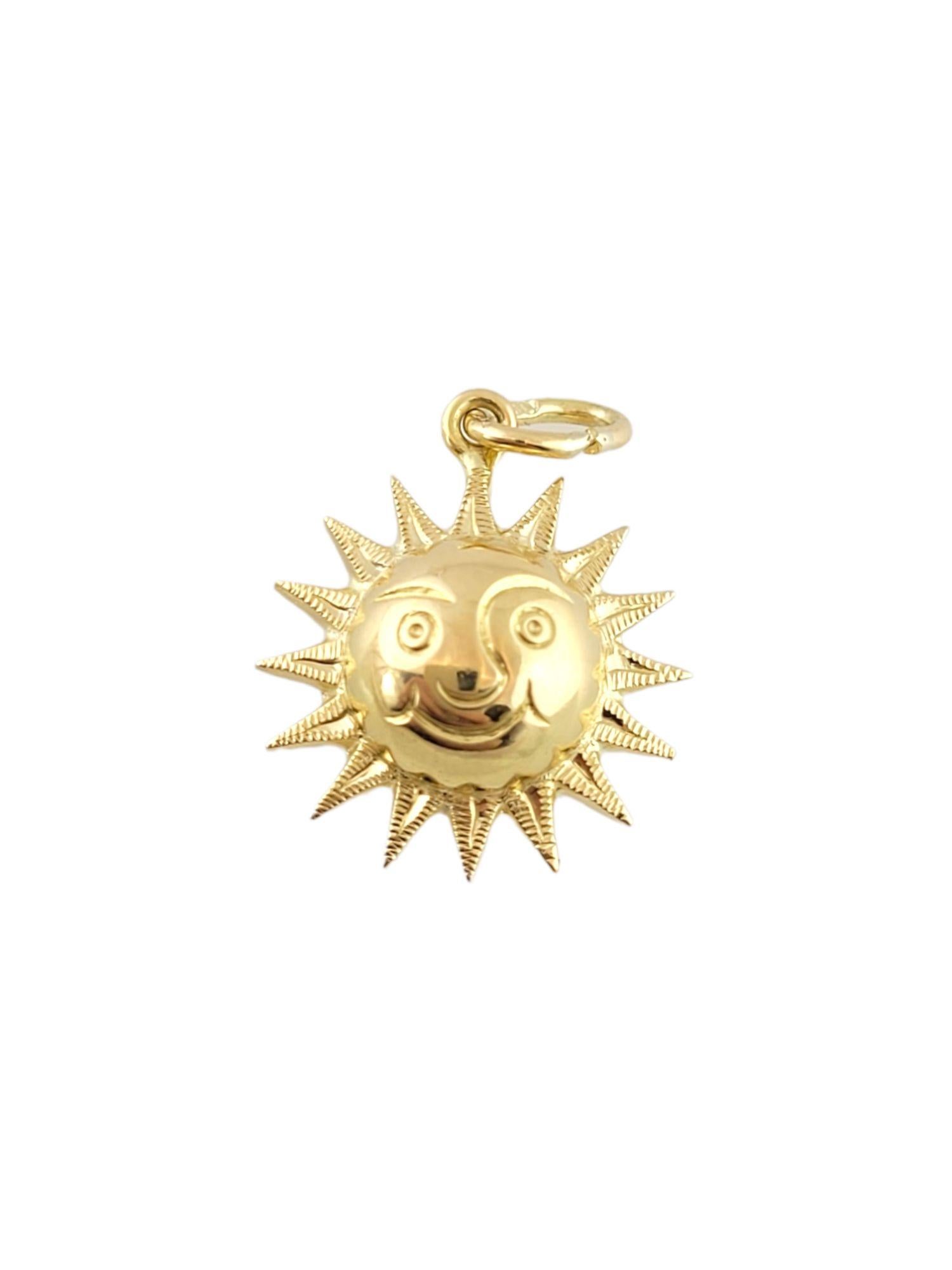 18k Yellow Gold Sun Charm In Good Condition For Sale In Washington Depot, CT