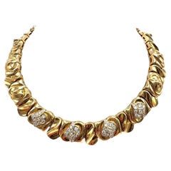 Collar Remolino de Oro Amarillo de 18 K con Diamantes Cuadrados y Redondos