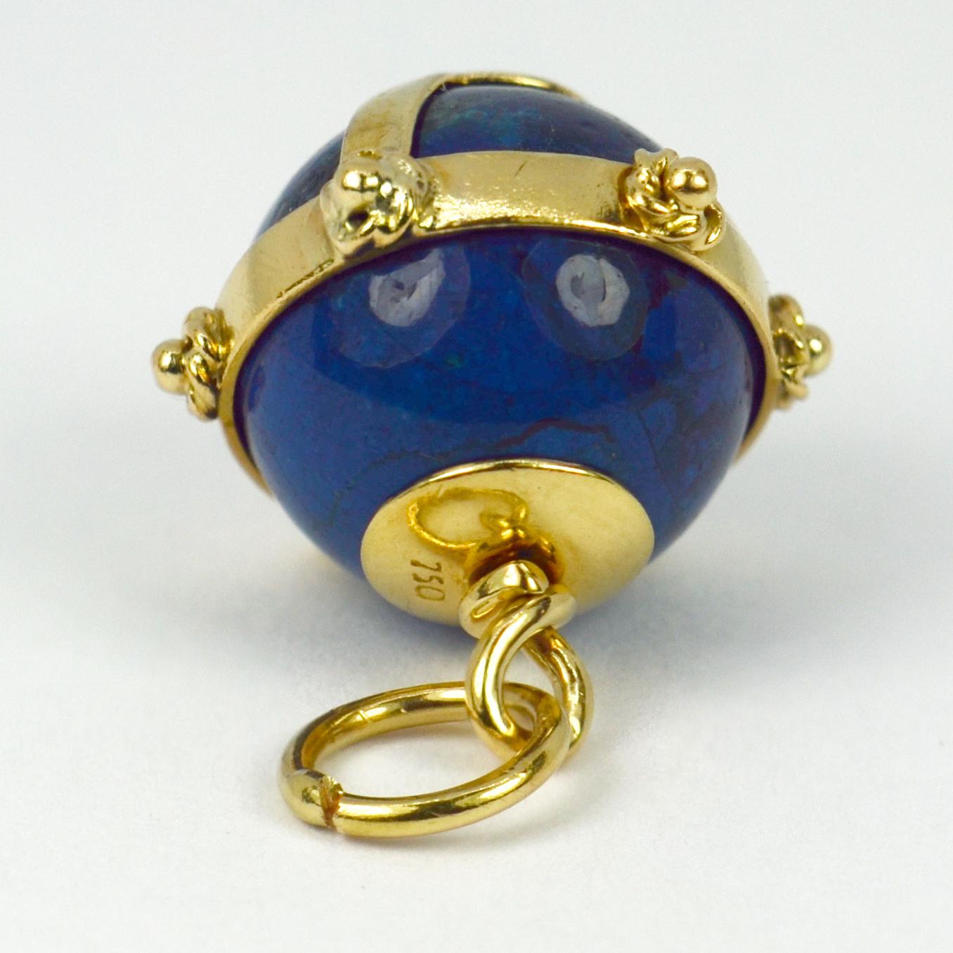 An 18 karat (18K) yellow gold and Swiss lapis charm pendant designed as a sphere with gold detailing. Stamped with the owl punch mark for 18 karat gold and French import to the jump ring.

Dimensions: 2 x 1.8 x 1.8 cm
Weight: 5.64 grams
