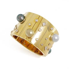 Bracciale con pannello di perle di Tahiti e dei mari del sud in oro giallo 18 carati con accenti di diamanti