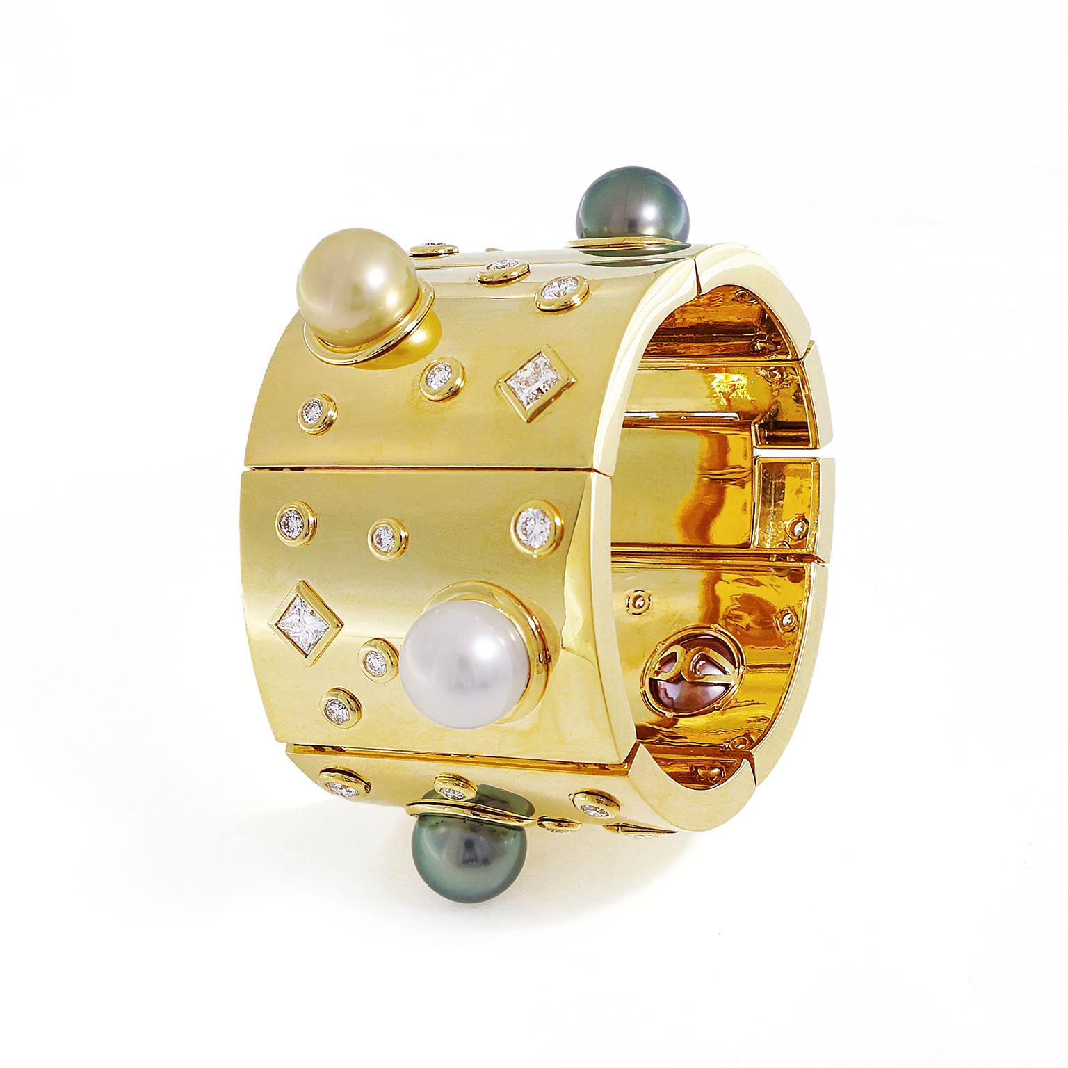 Brilliant Cut 18K Yellow Gold Tahitian and South Sea Pearl Panel Bracelet with Diamond Accents For Sale