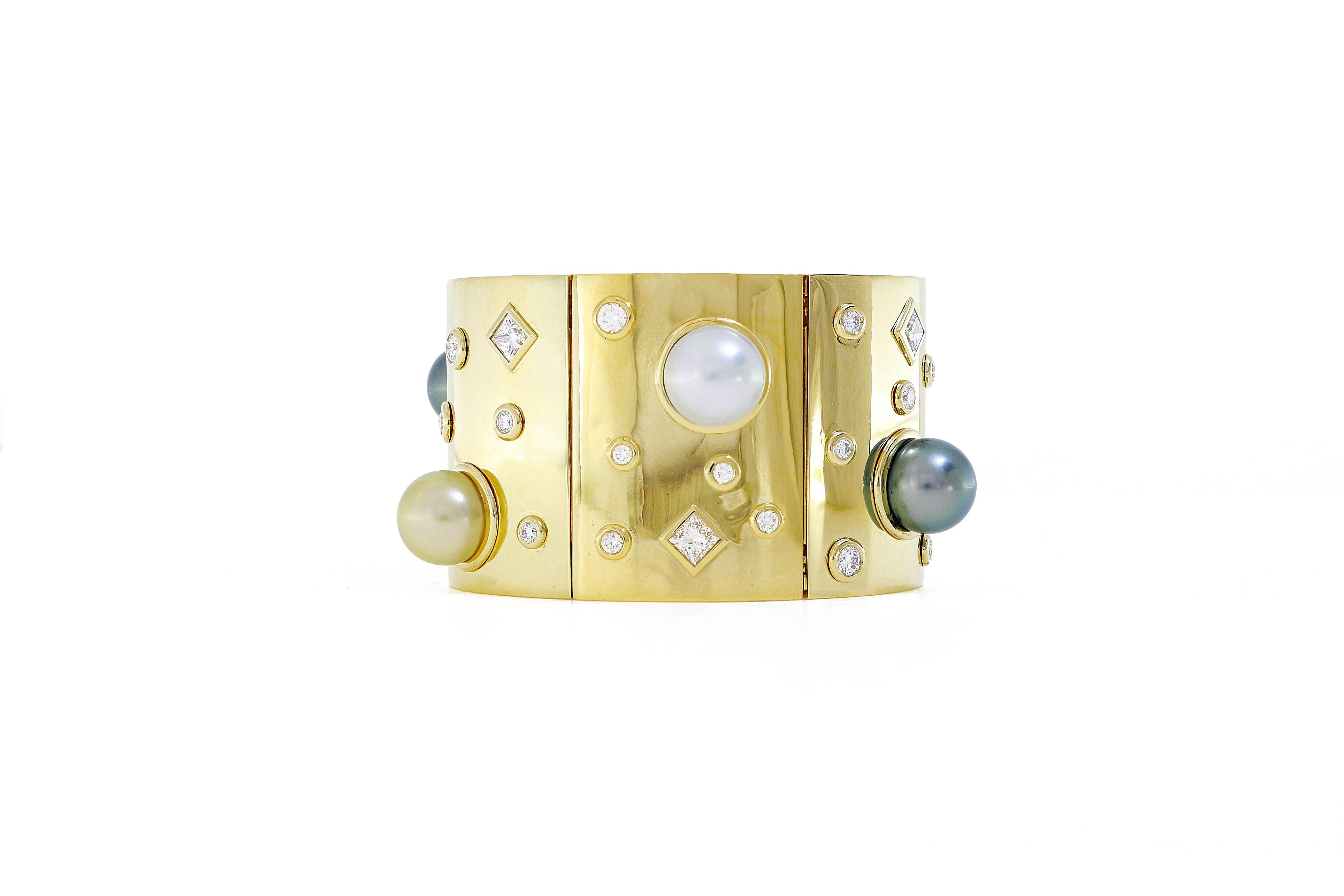 18K Yellow Gold Tahitian and South Sea Pearl Panel Bracelet with Diamond Accents In New Condition For Sale In New York, NY
