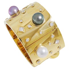 Bracelet en or jaune 18 carats avec perles de Tahiti et des mers du Sud et accents de diamants